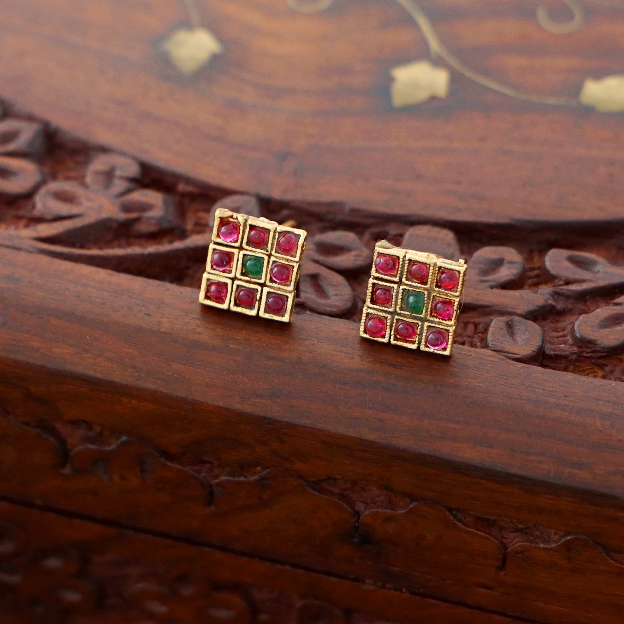 Tharunika Reversible Neckpiece With Earring