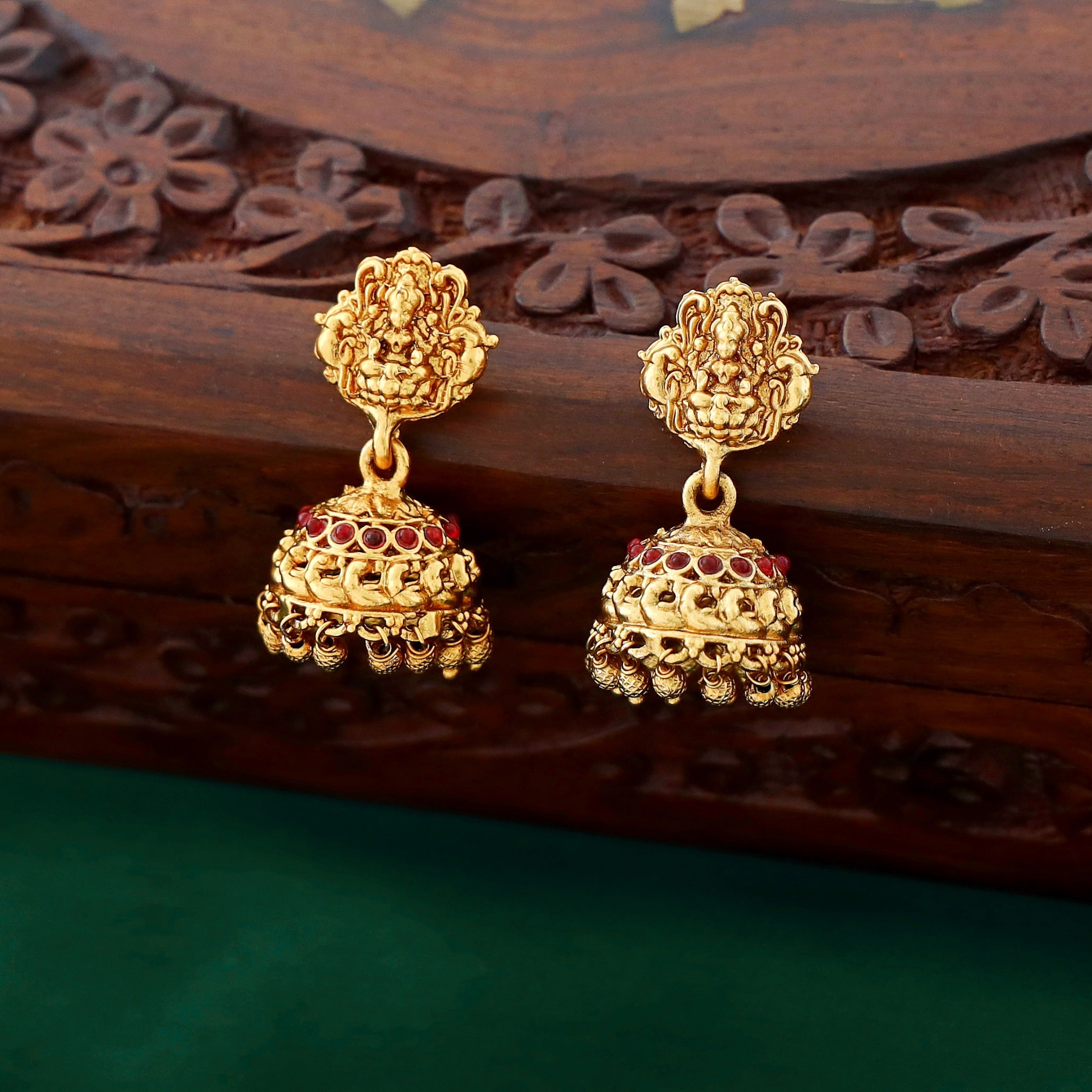 Aaradhya Lakshmi Neckpiece With Jhumka