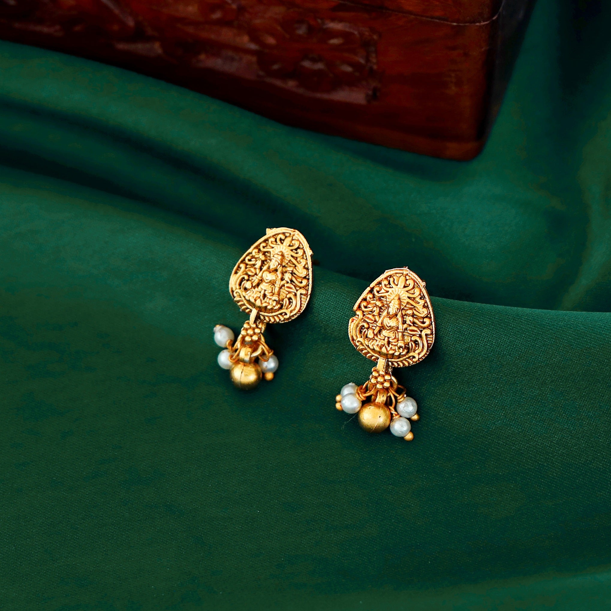 Yashaswini Lakshmi Neckpiece With Earring