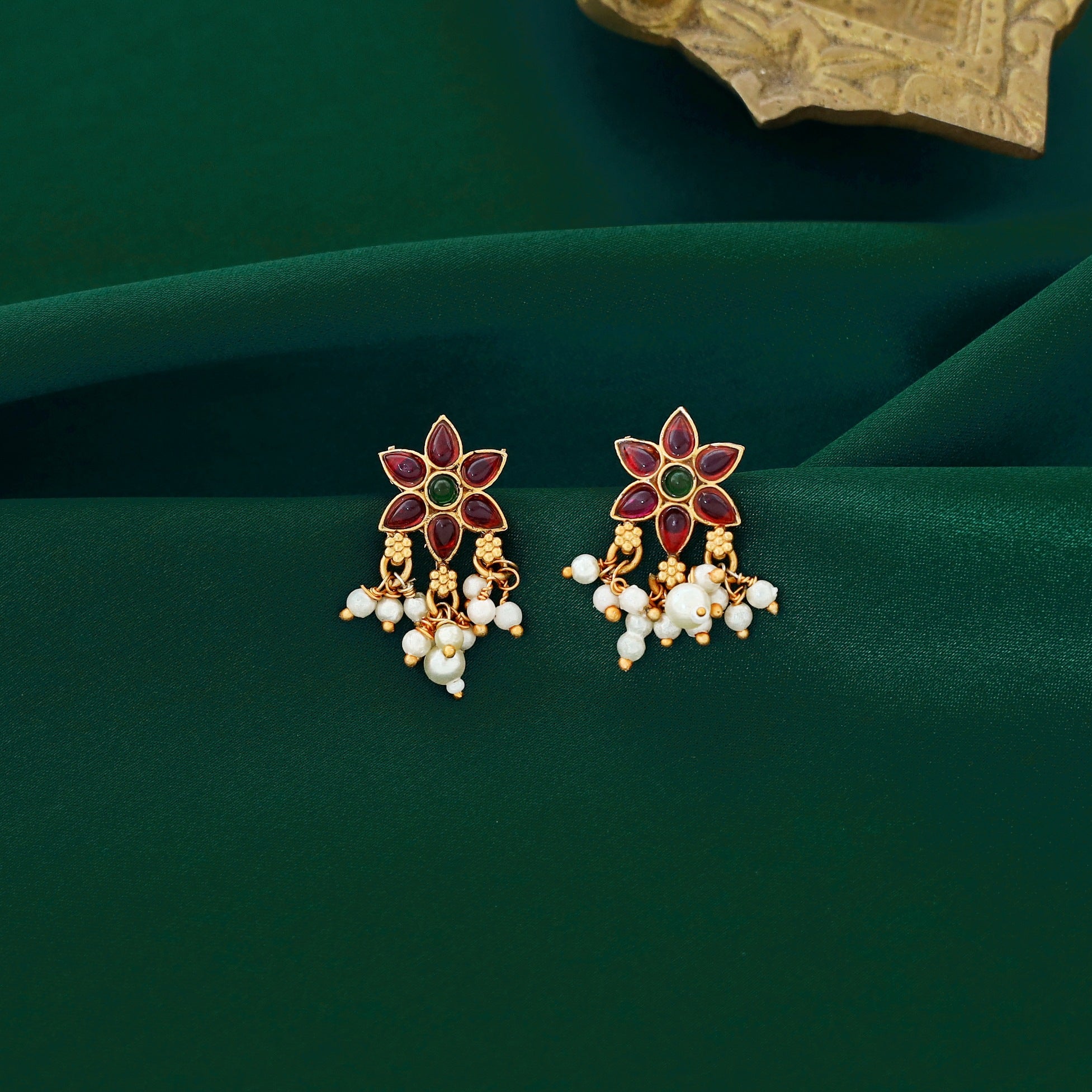 Anya Flowery Pearl Choker With Earring