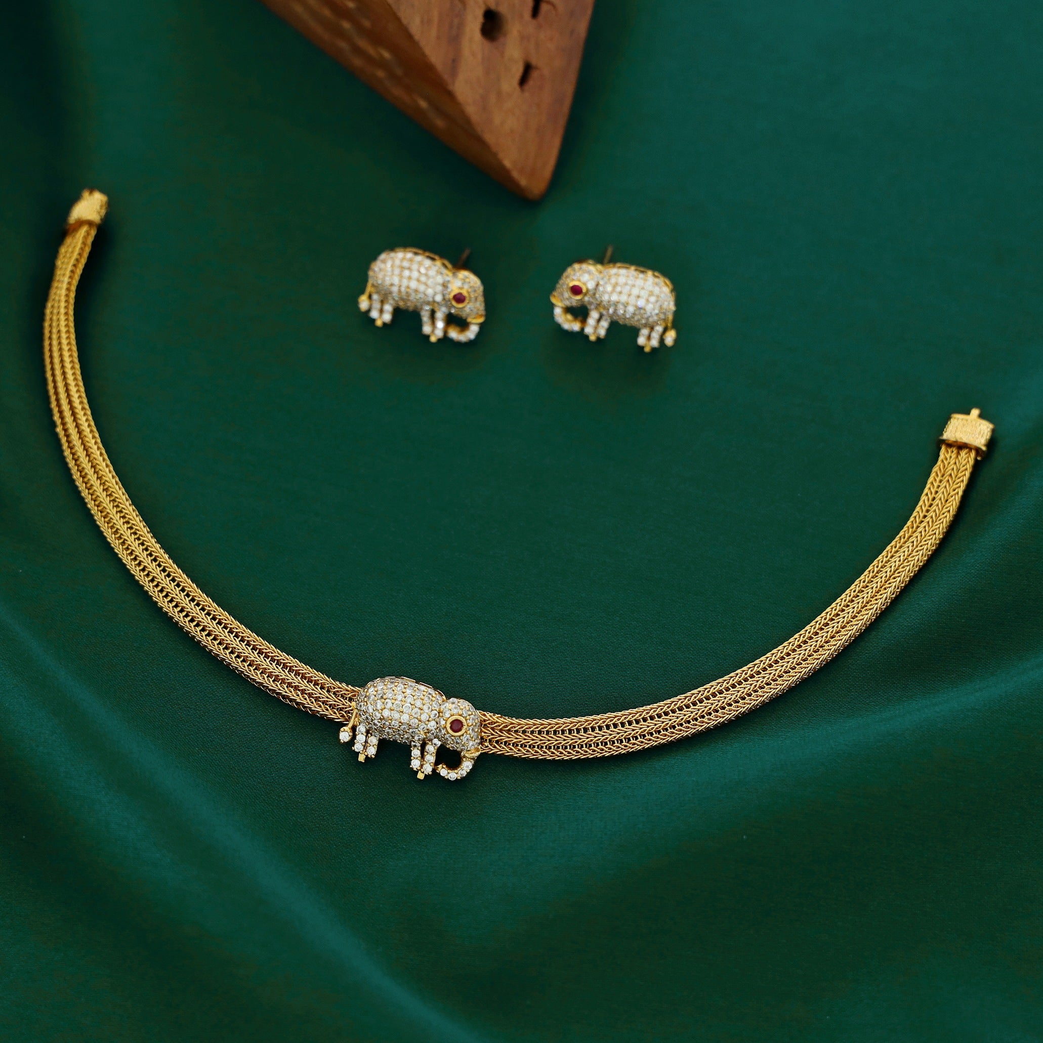 Golden Gaja Choker with Earring