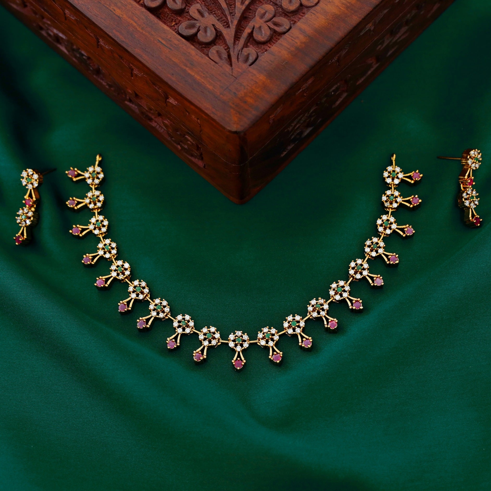 Saanjh Neckpiece with Earring