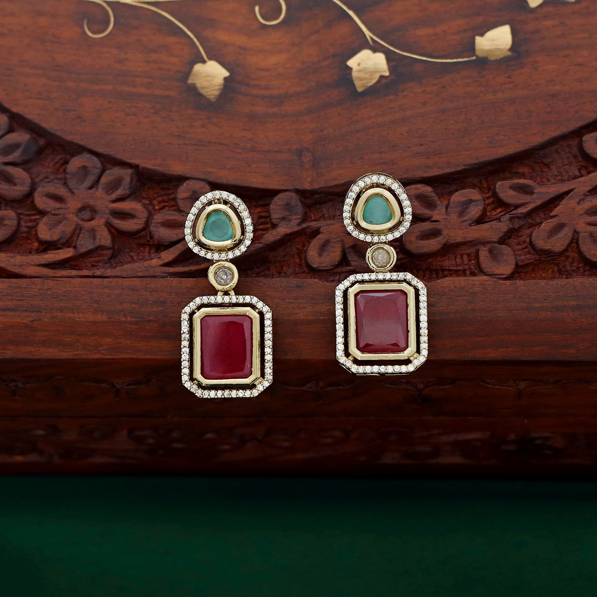 Divinity Sparkle Neckpiece with Earring