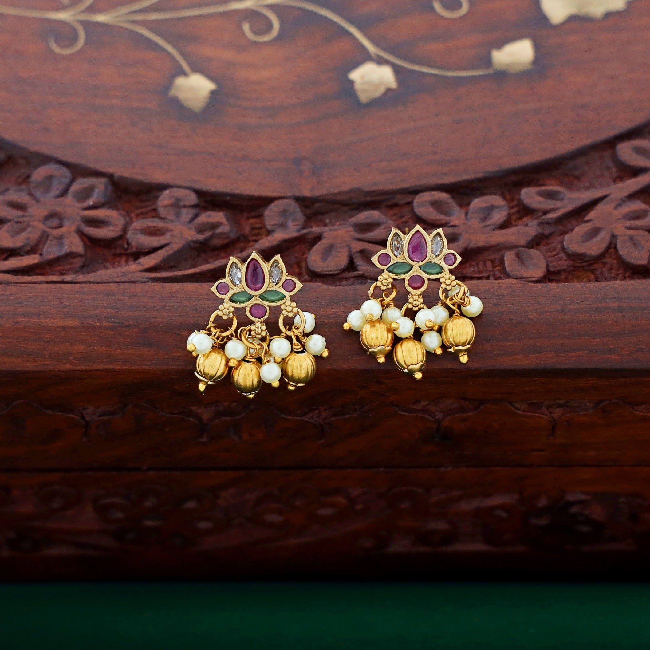 Vihaani Lotus Neckpiece with Earrings