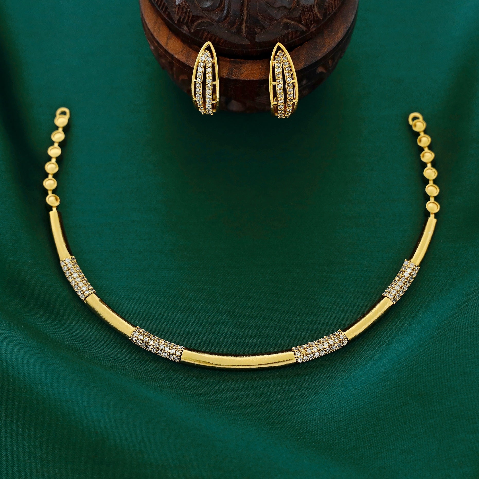 Dharmik Neckpiece with Earring