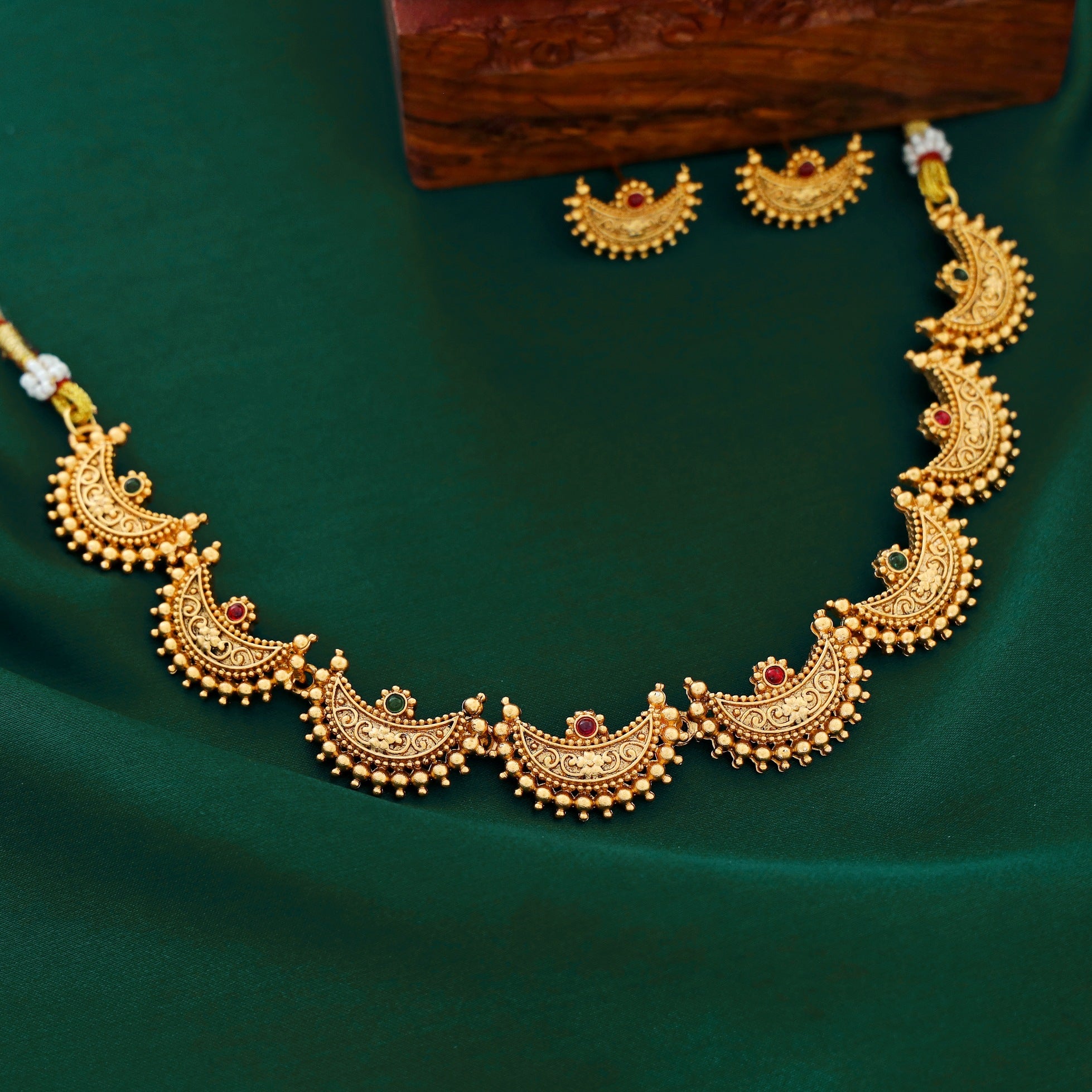 Pranava Chandra Neckpiece with Earring