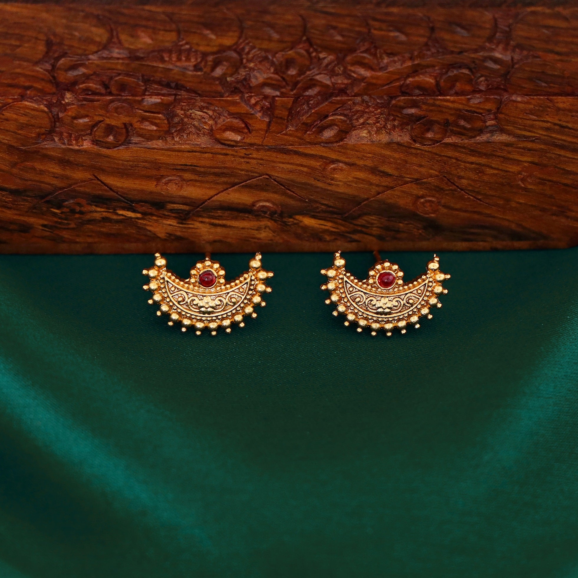 Pranava Chandra Neckpiece with Earring