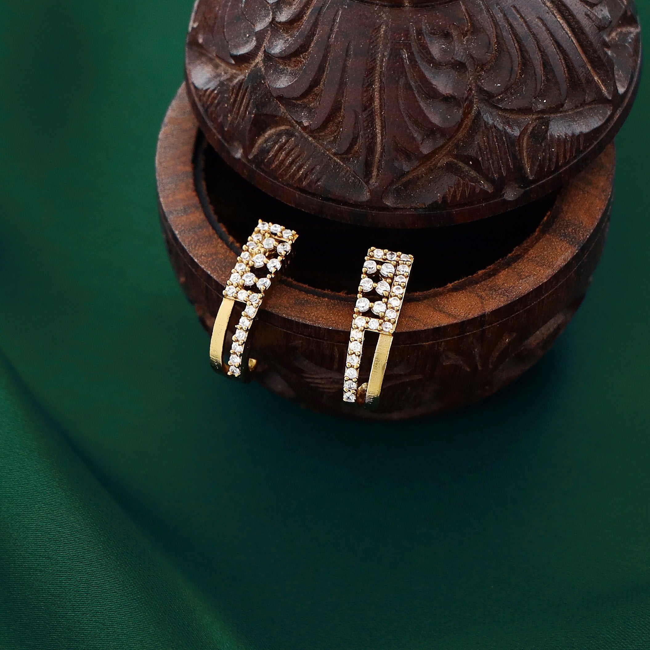 Hridya Golden Neckcuff With Earring