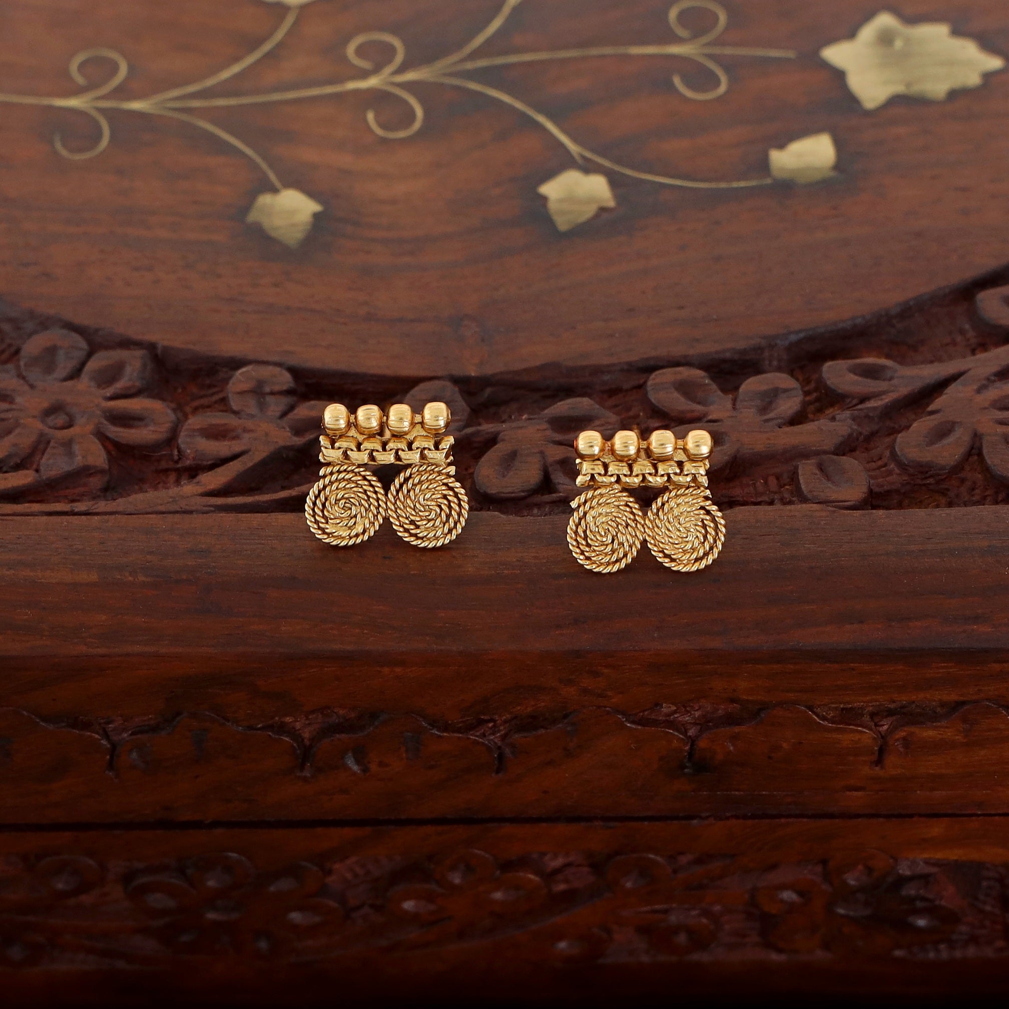 Gauri Spiral Traditional Neckpiece With Earring