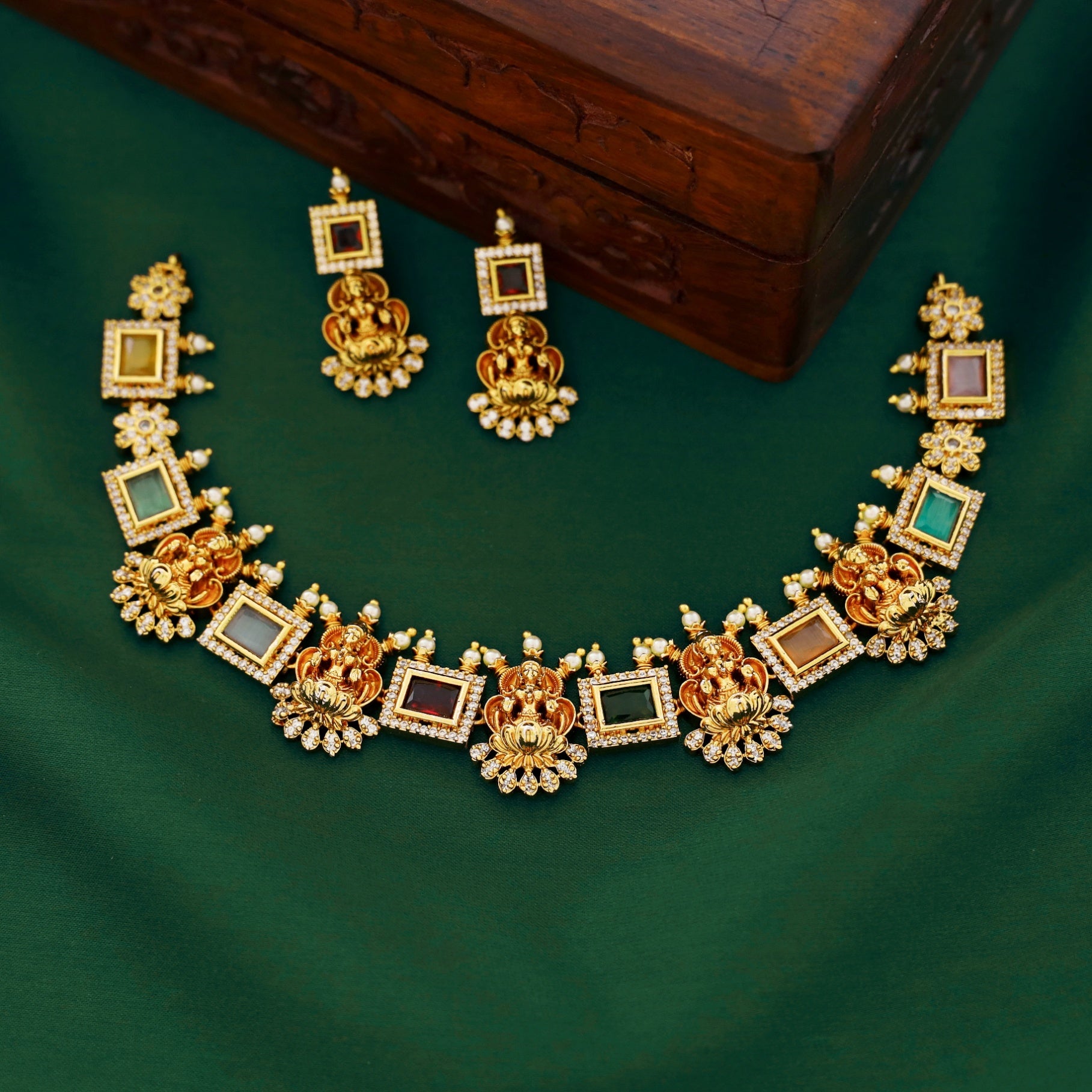 Dhan Lakshmi Glossy Stone Neckpiece With Earring