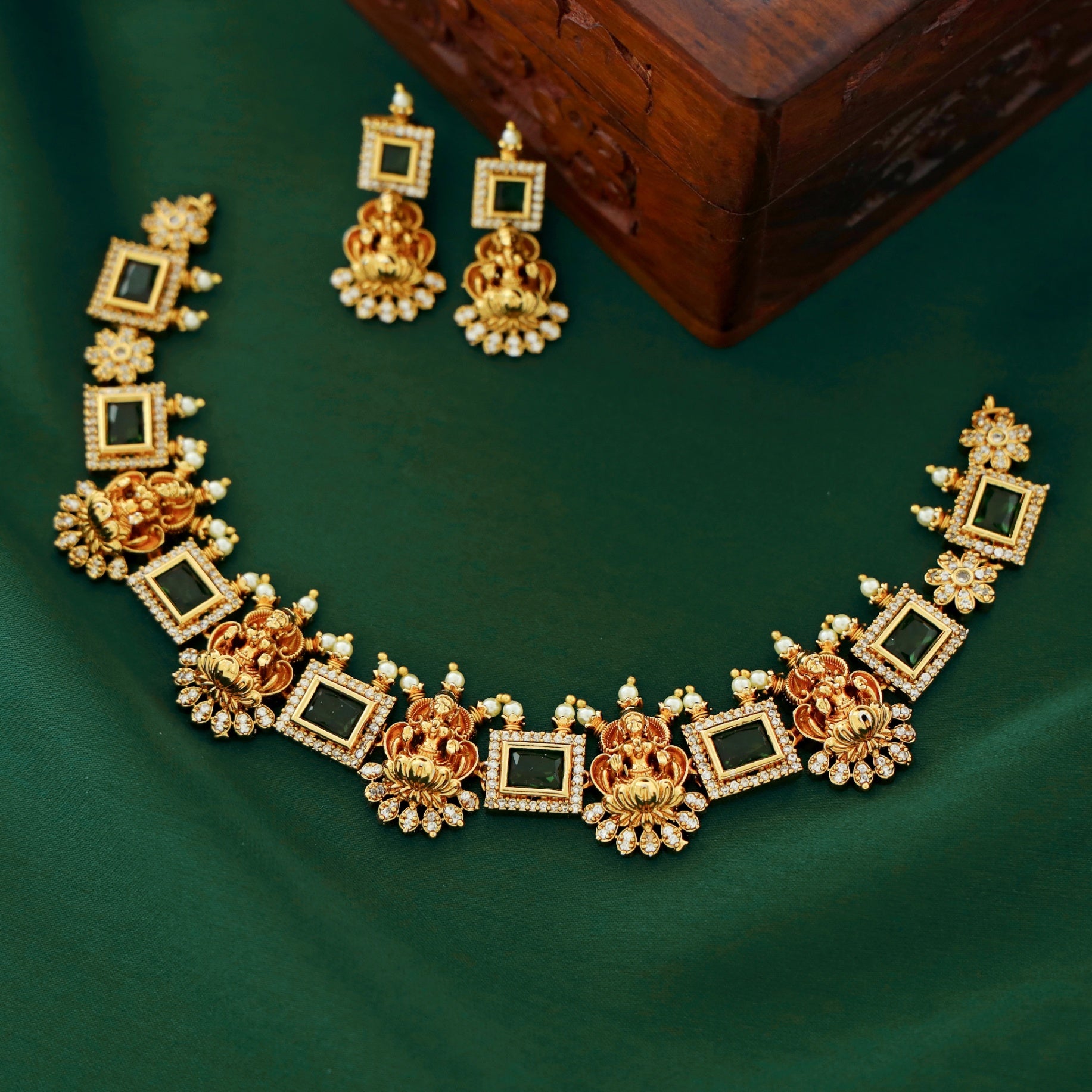 Dhan Lakshmi Glossy Stone Neckpiece With Earring