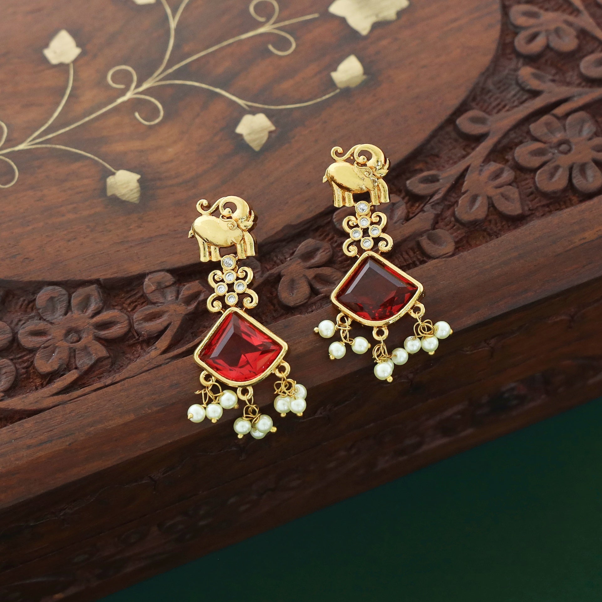 Gaja Kesari Golden Pearl Neckpiece With Earring