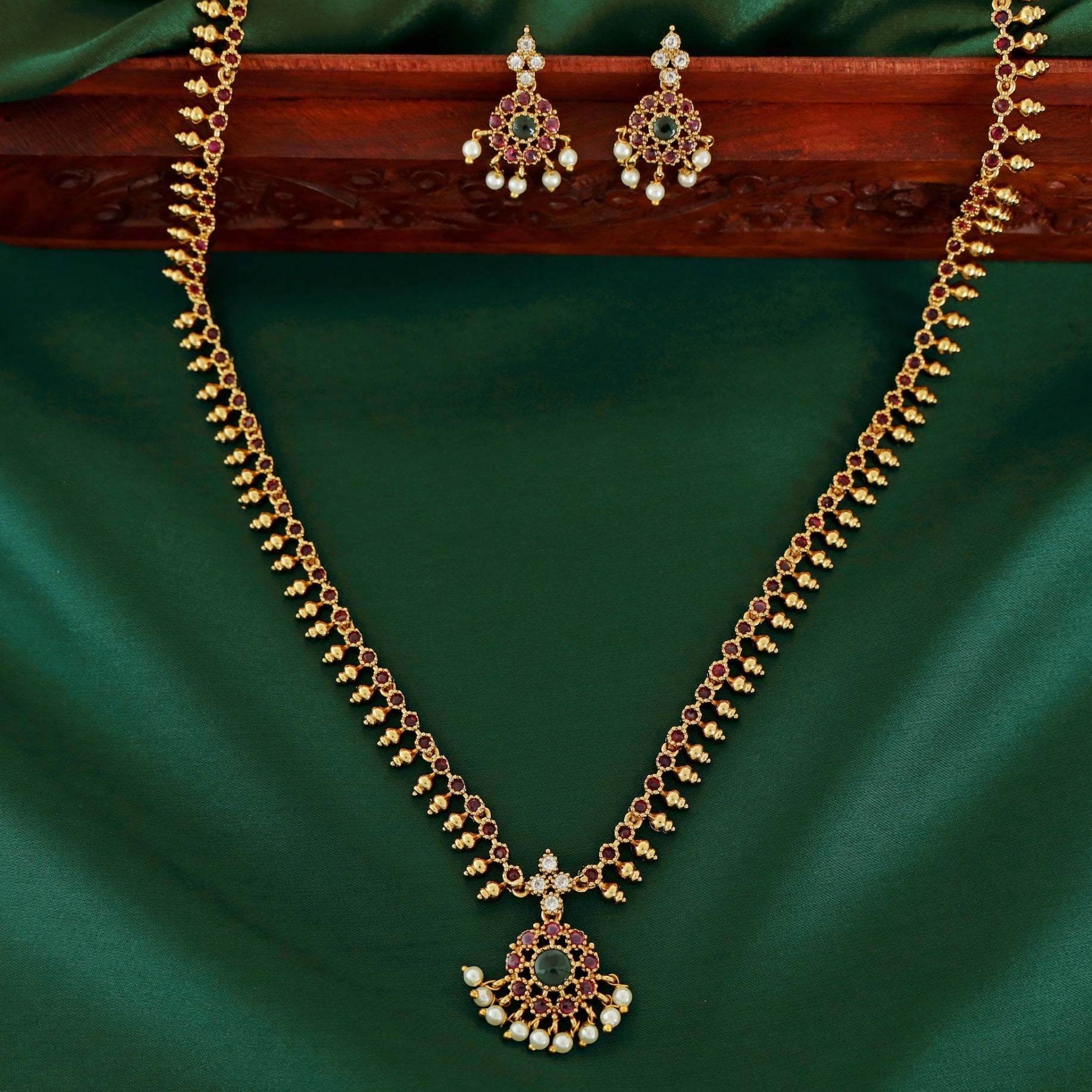 Chhaya Golden Stone Pearl Long Neckpiece With Earring