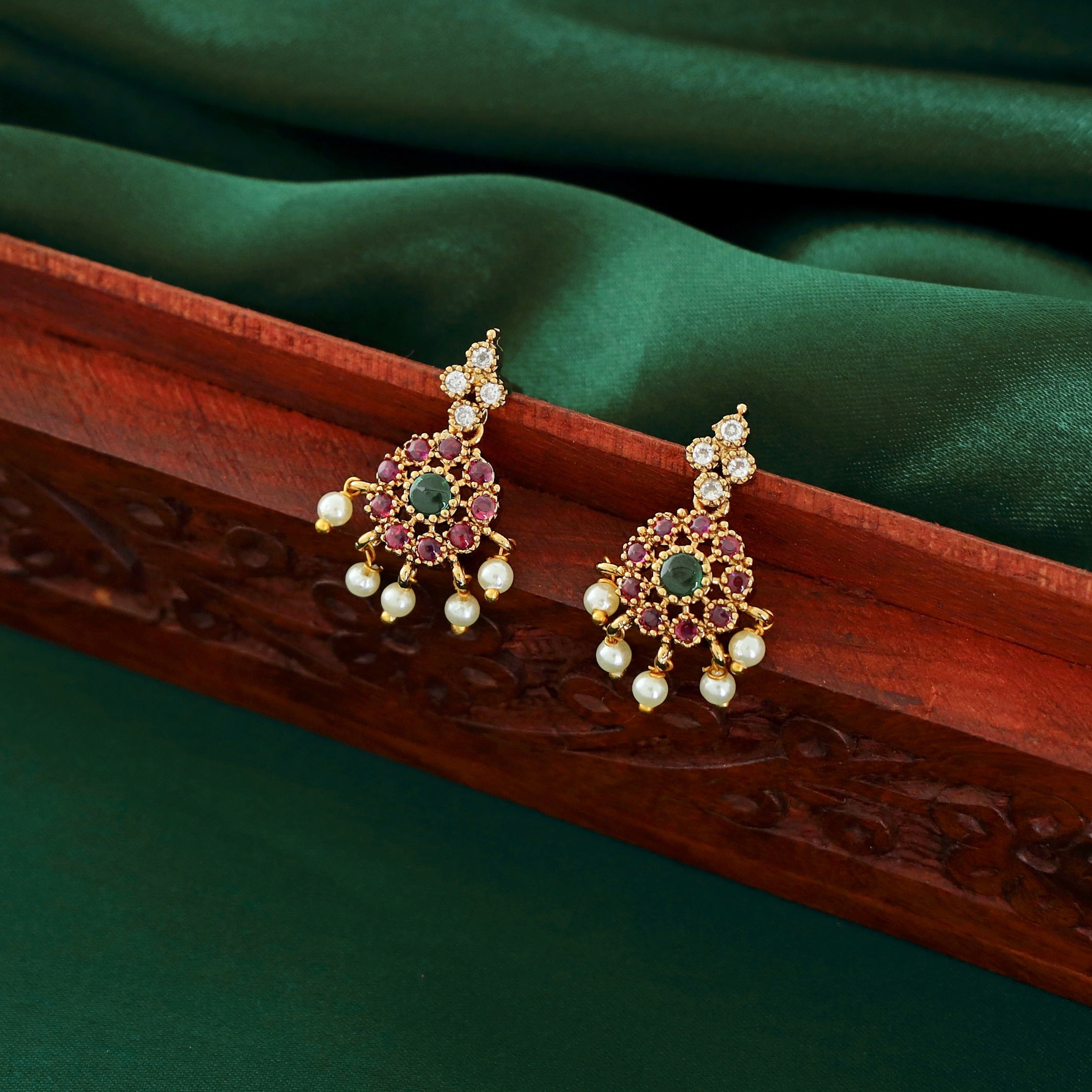 Chhaya Golden Stone Pearl Long Neckpiece With Earring