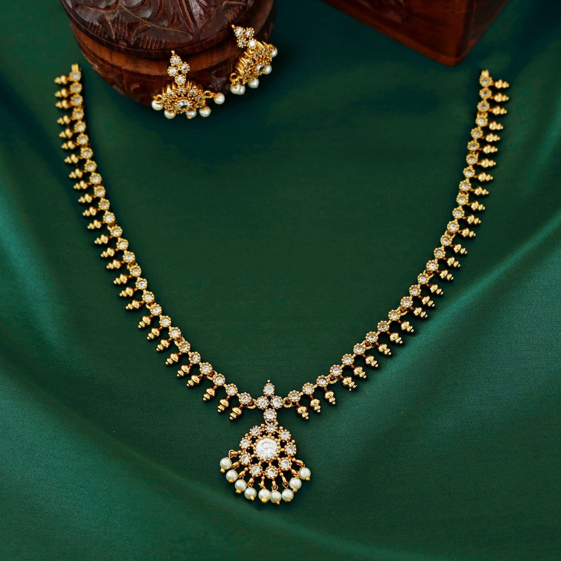 Chhaya Golden Stone Pearl Short Neckpiece With Earring