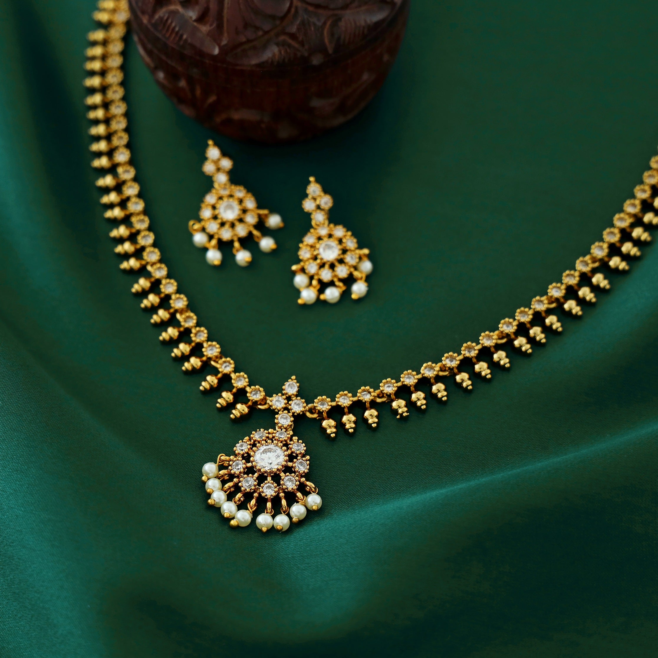 Chhaya Golden Stone Pearl Short Neckpiece With Earring