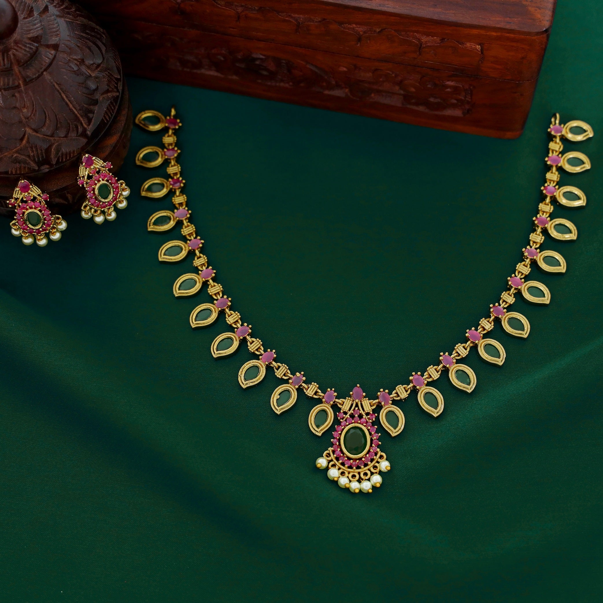 Palakka Pearl Short Neckpiece With Earring
