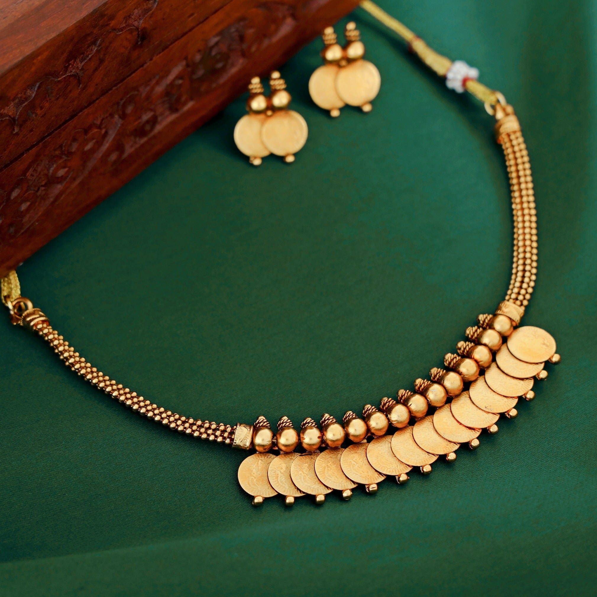 Lekshmi Devi Kashi Neckpiece with Earring
