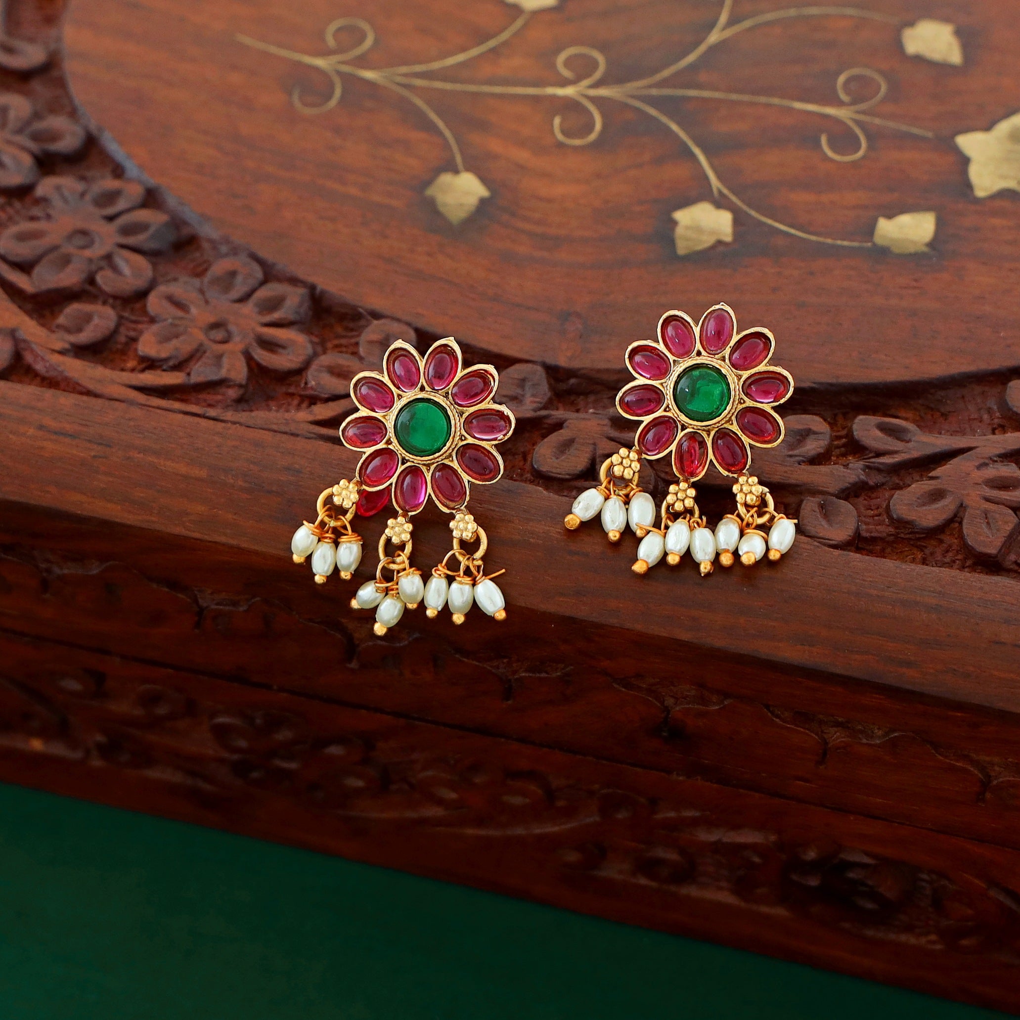 Malvika Kemp Stone Floral Rice Pearl Neckpiece With Earring