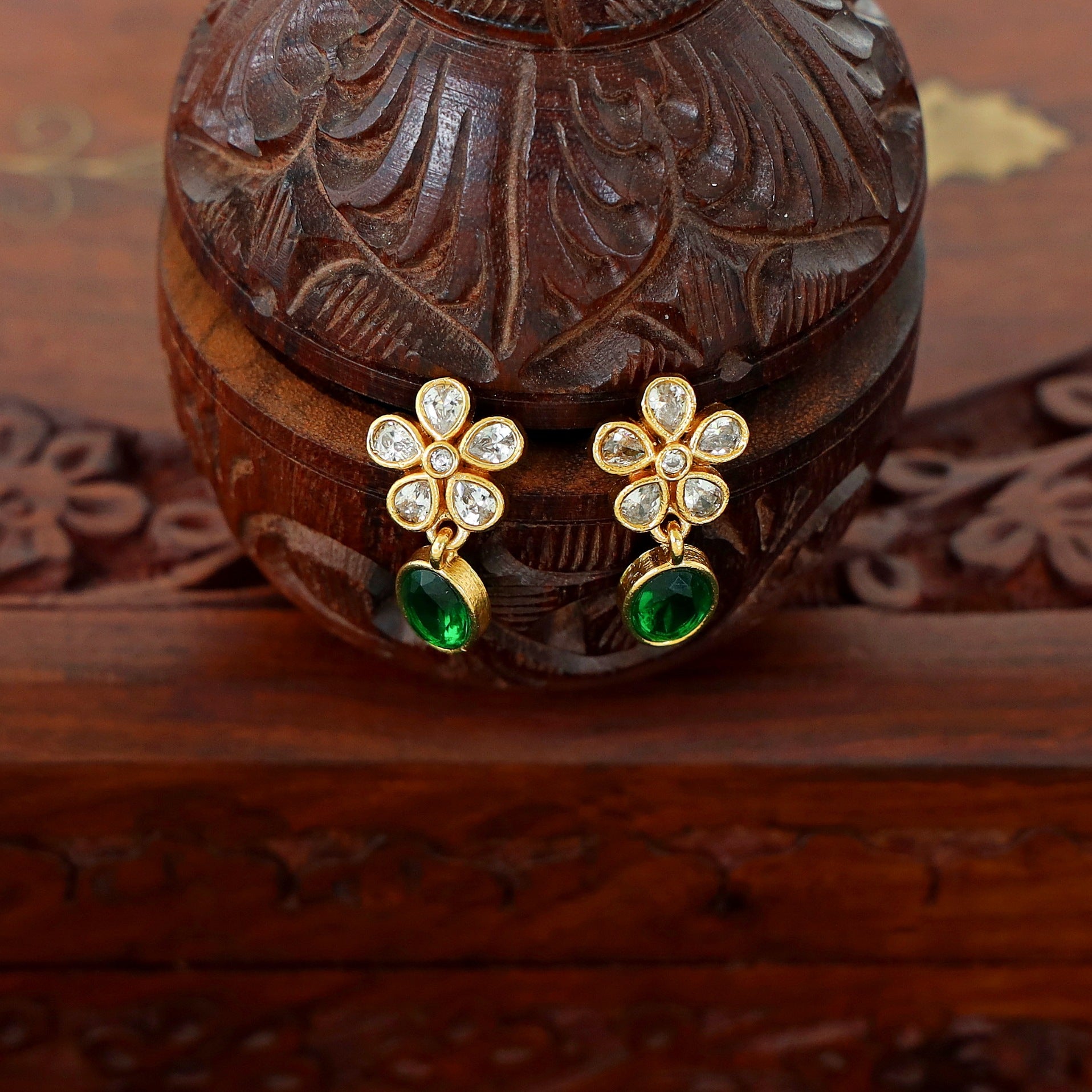 Geetika Golden 2 Layer Neckpiece With Earring