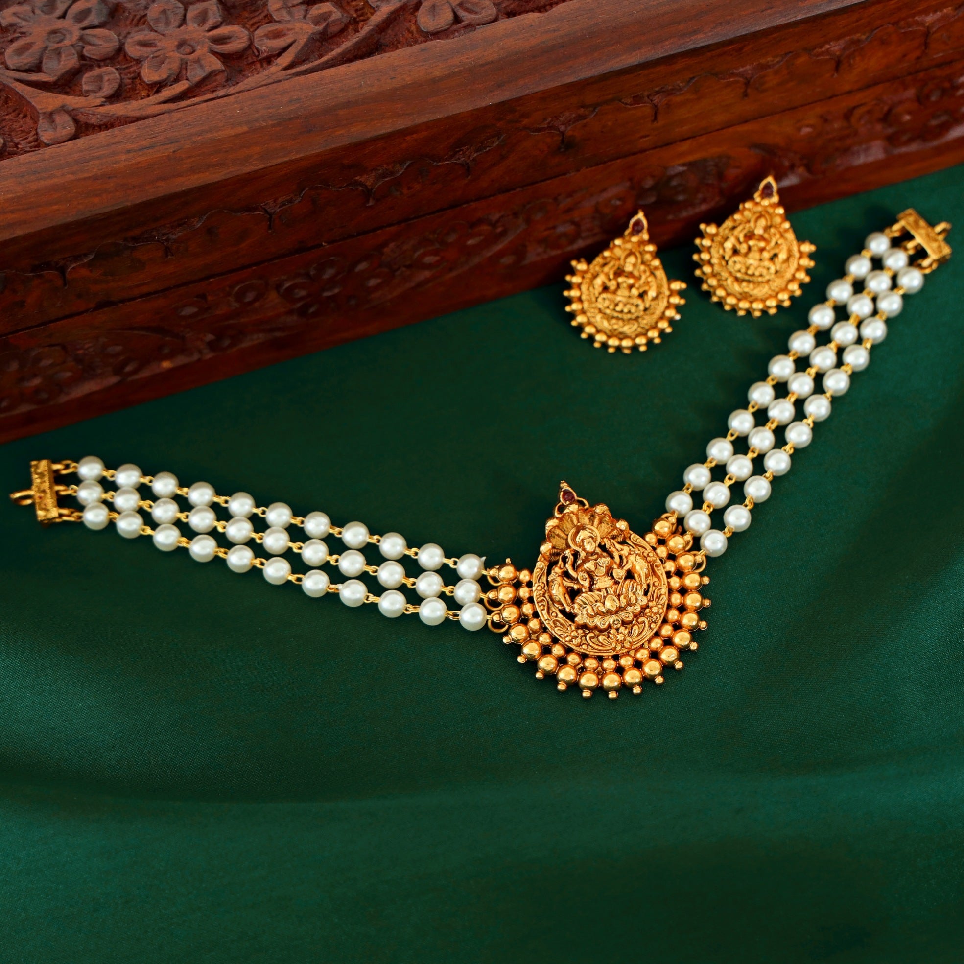 Damayanti 3 layer Pearl Lakshmi Choker With Earring