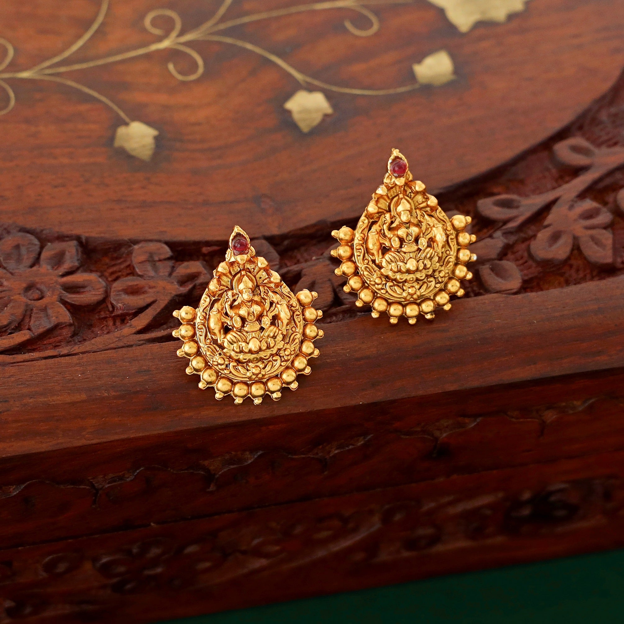Damayanti 3 layer Pearl Lakshmi Choker With Earring