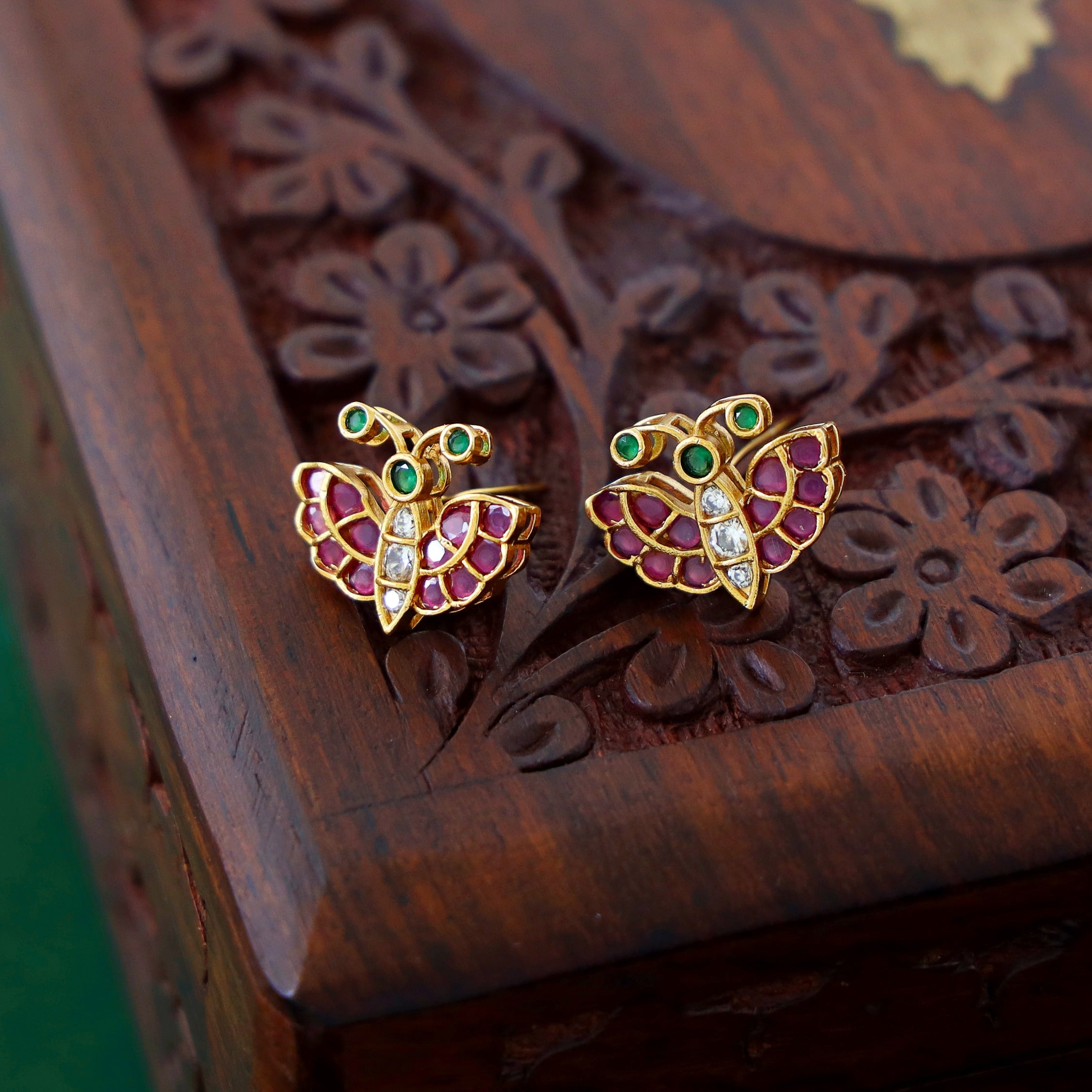 Himadri Butterfly Neckpiece With Earring