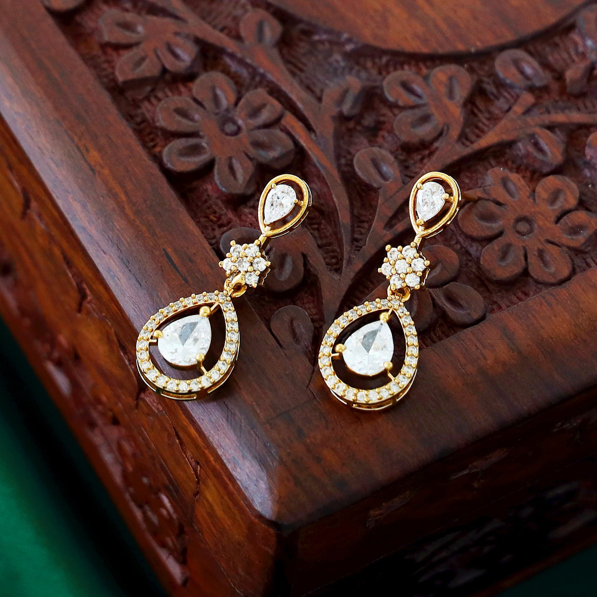 Paramatmika AD Stone Neckpiece With Earring