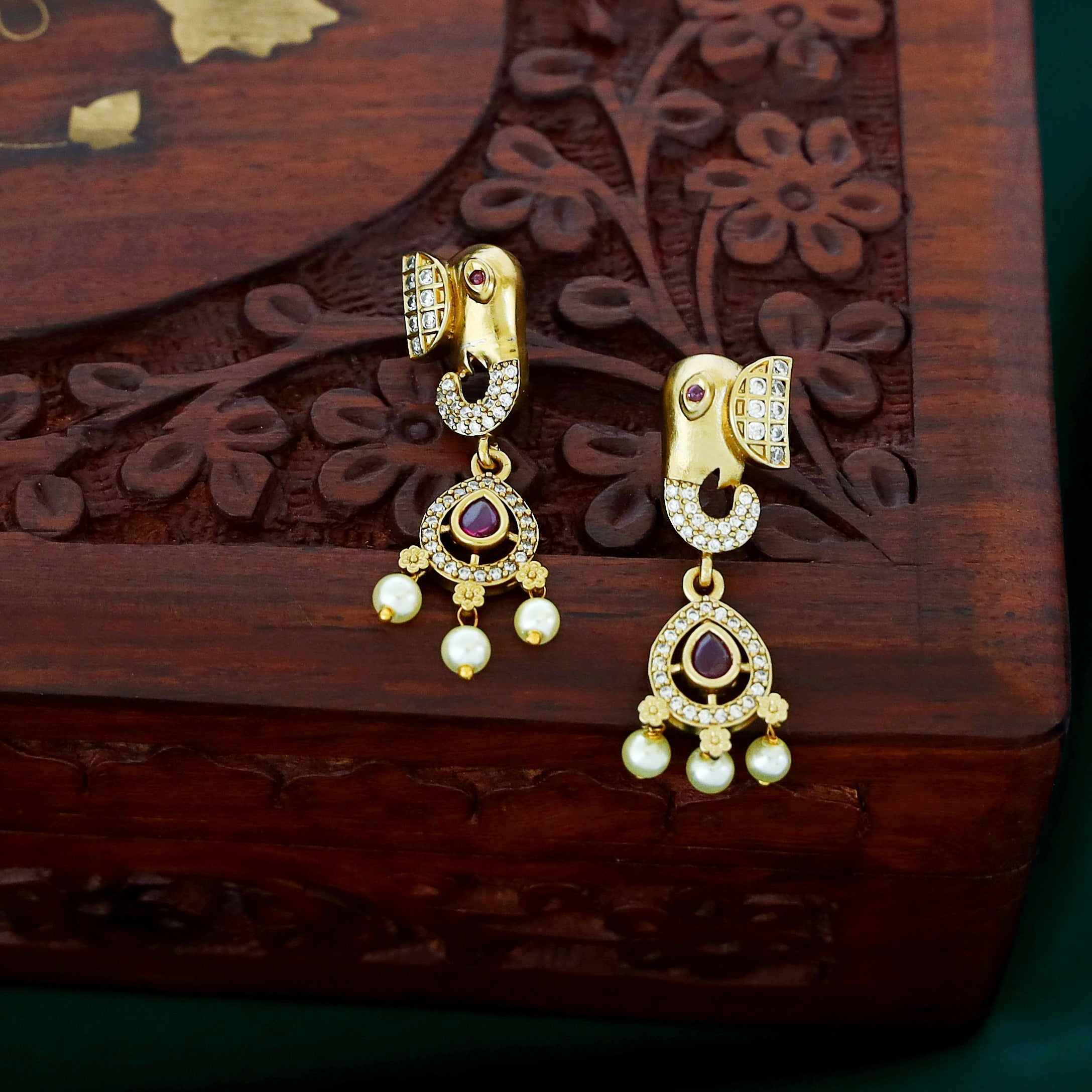 Madhusmita Elephant Neckpiece With Earring