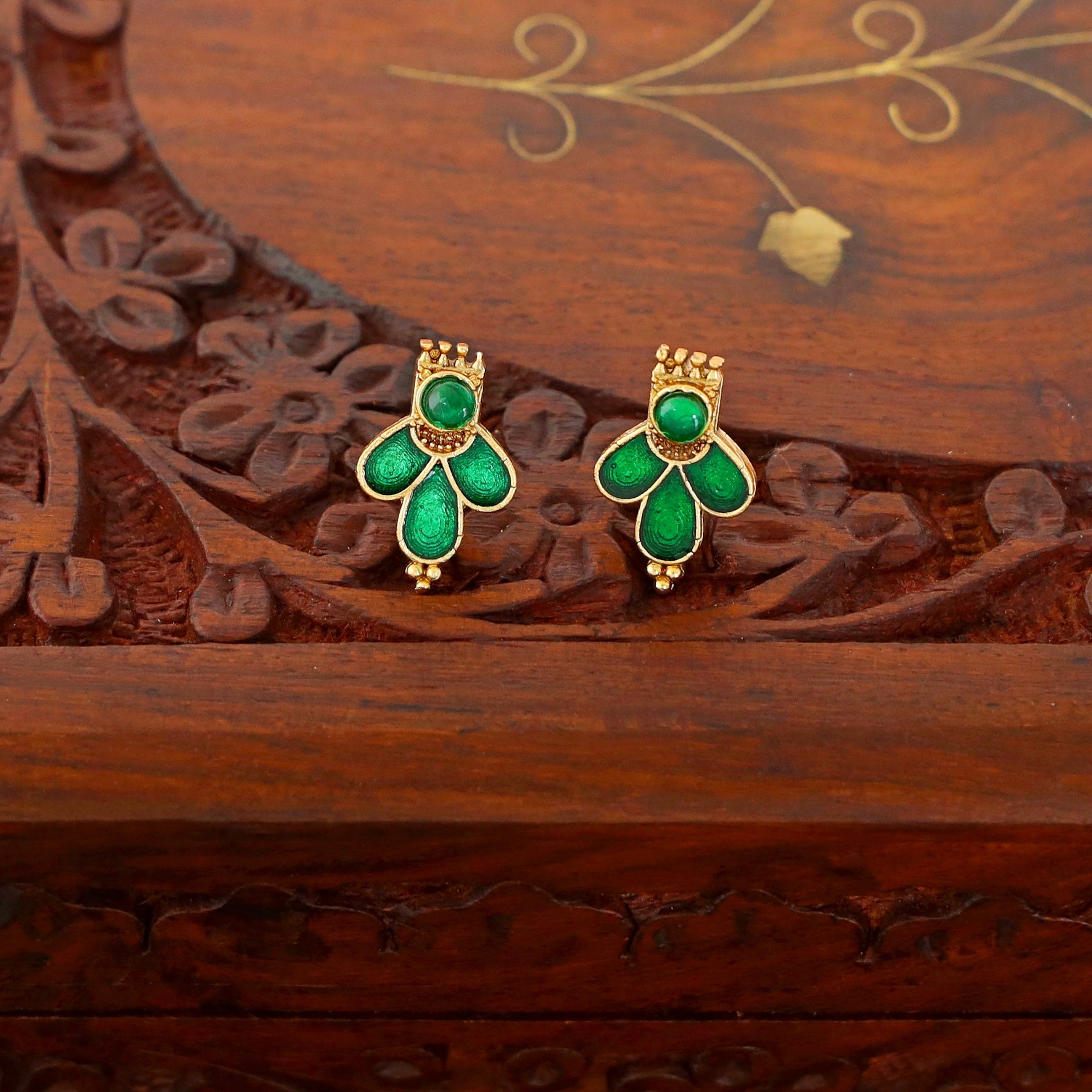 Aakriti Short Neckpiece With Earring