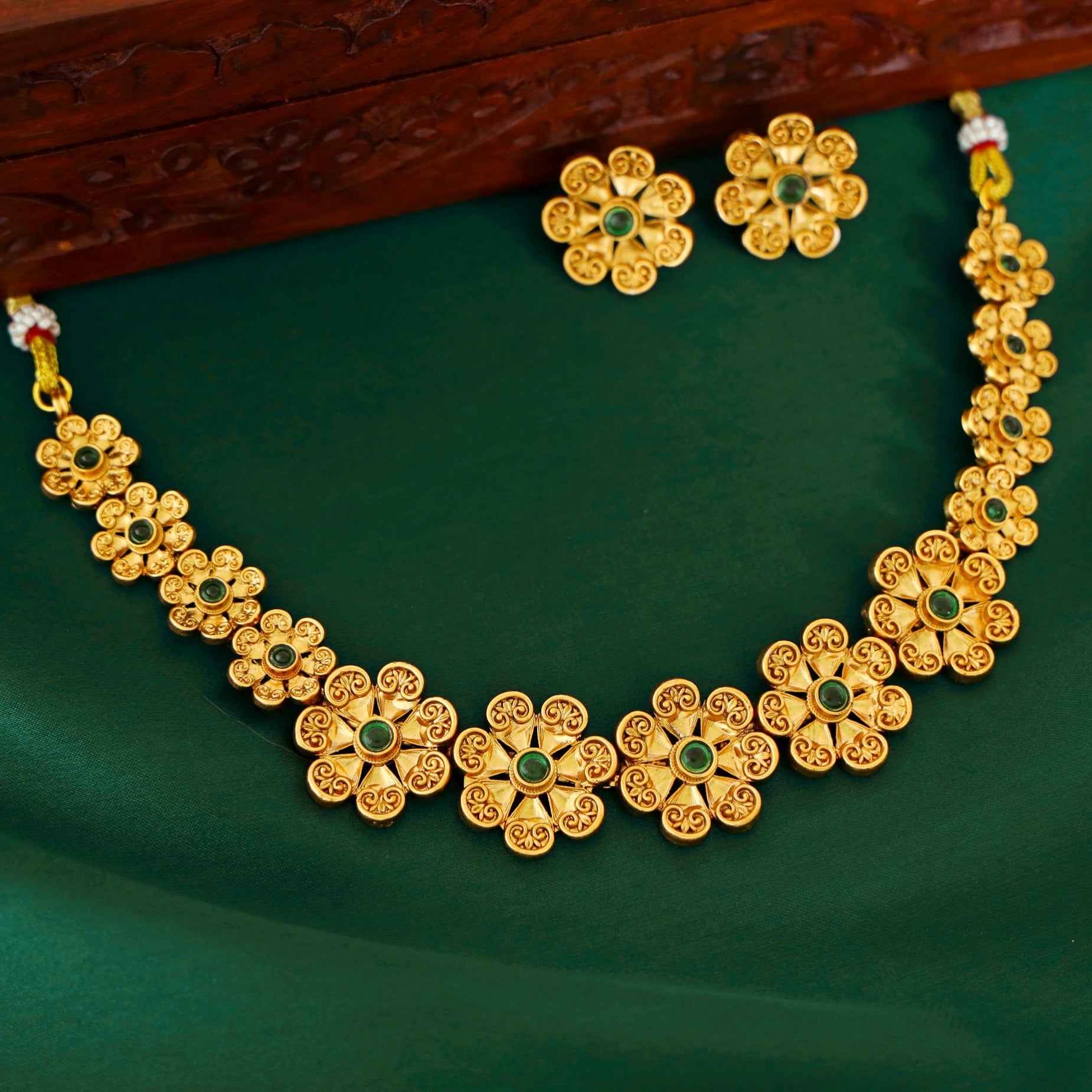 Gaurika Floweret Neckpiece With Flower Stud