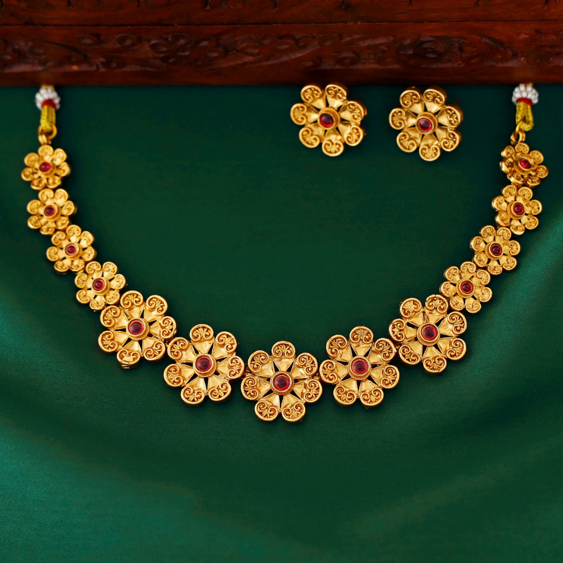 Gaurika Floweret Neckpiece With Flower Stud