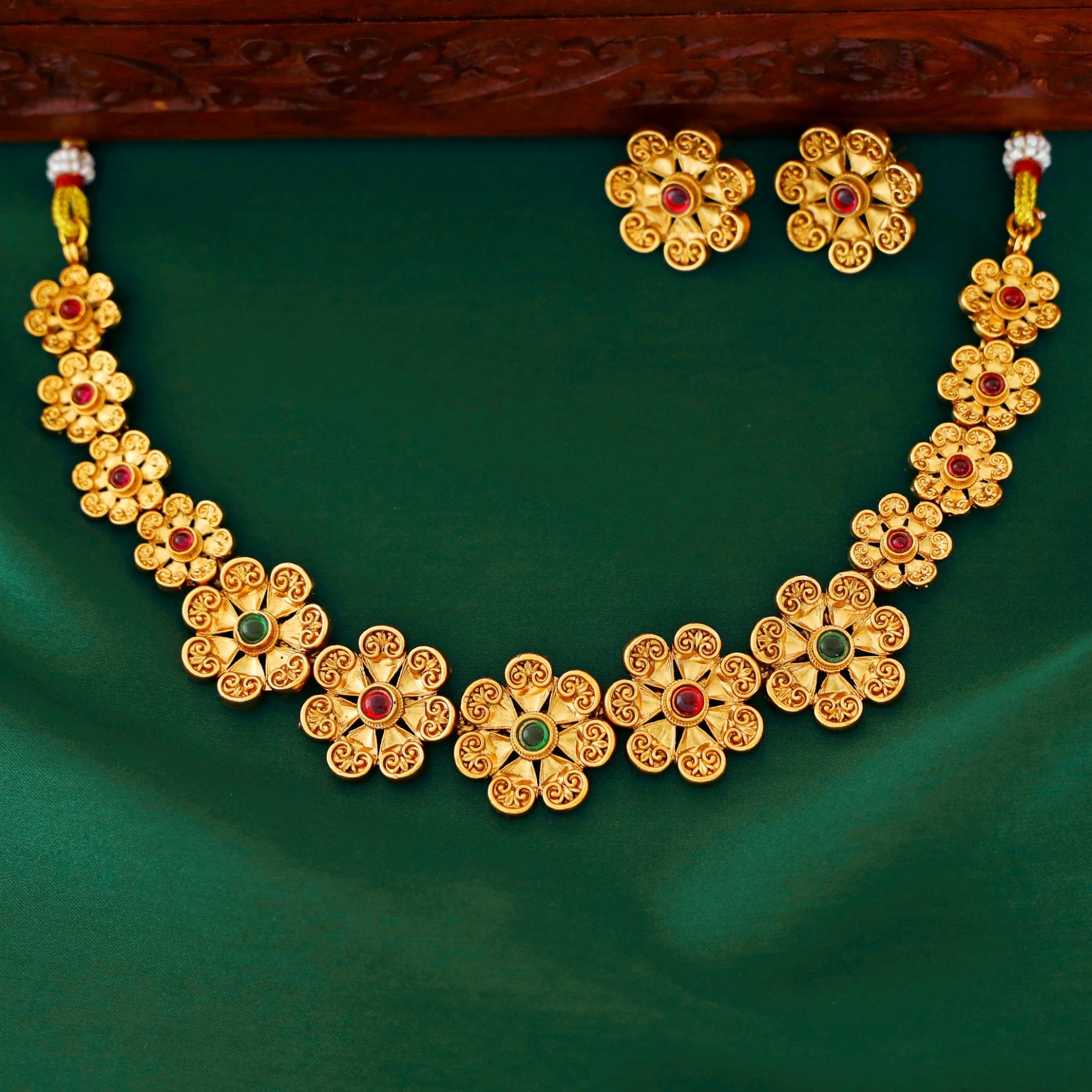 Gaurika Floweret Neckpiece With Flower Stud