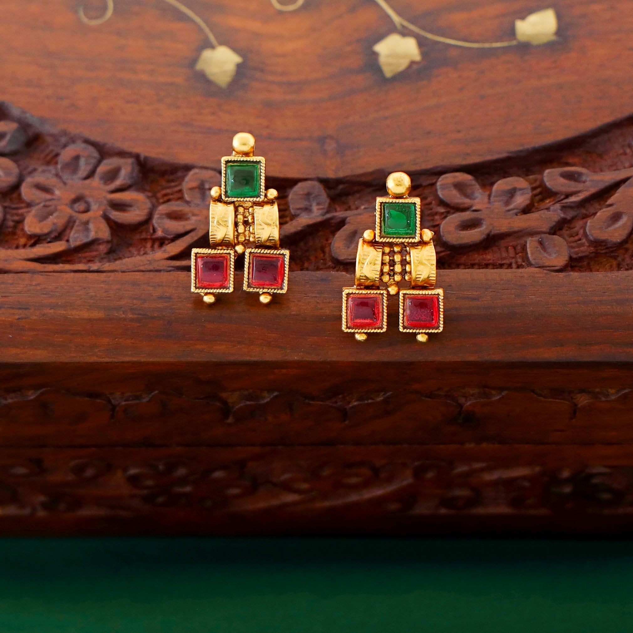 Chaitali Square Drop Short Neckpiece With Earring