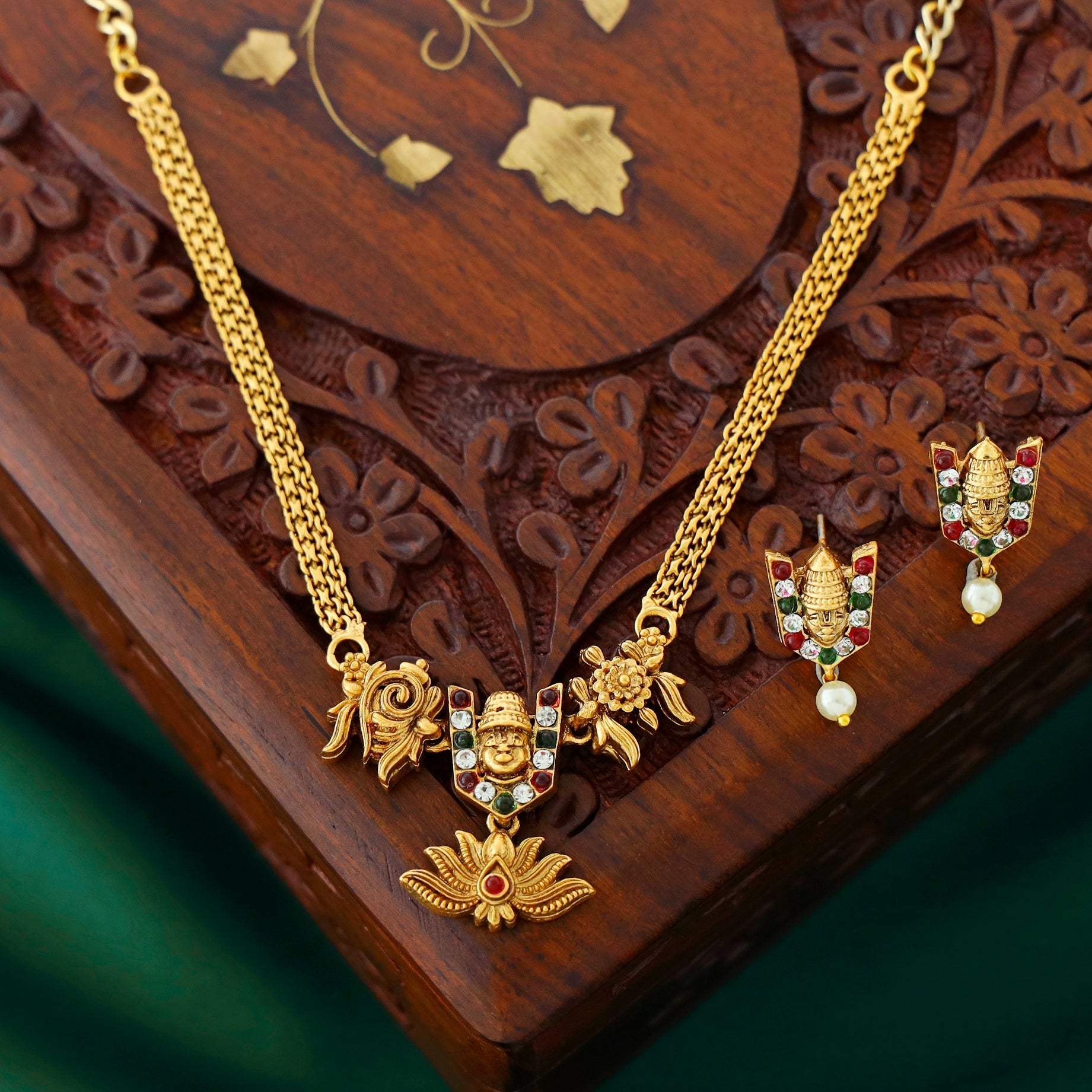 Venkiteswara Golden Short Neckpiece With Earring