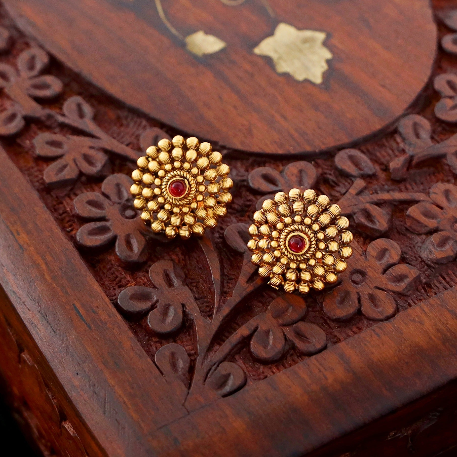 Amaira Short Neckpiece With Stud
