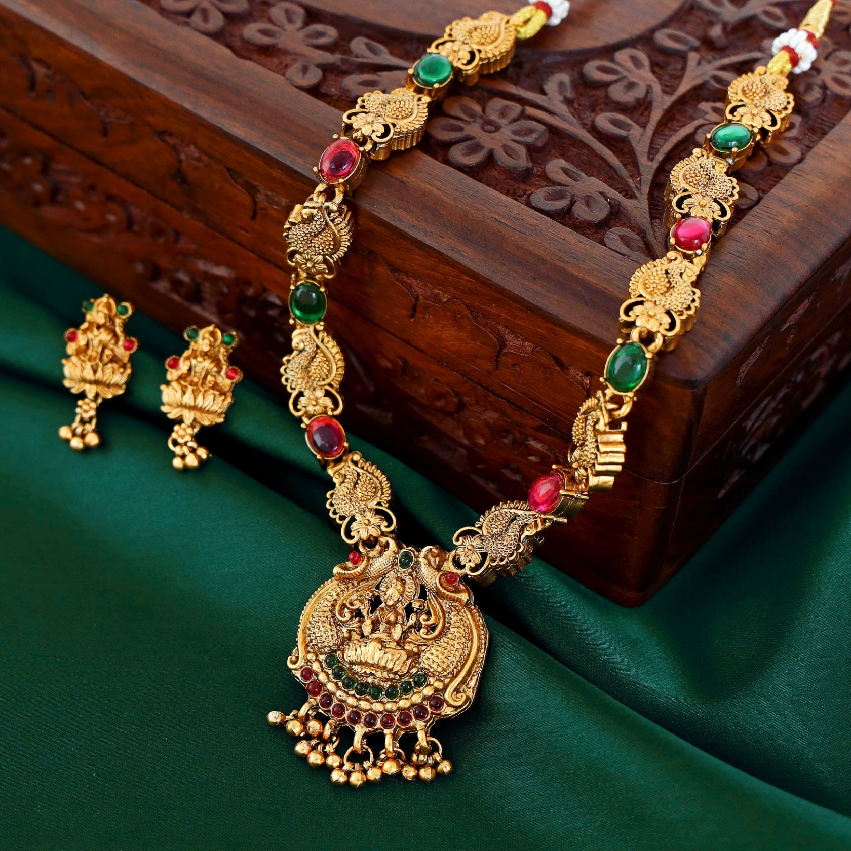 Padmakshi Lakshmi Neckpiece With Earring