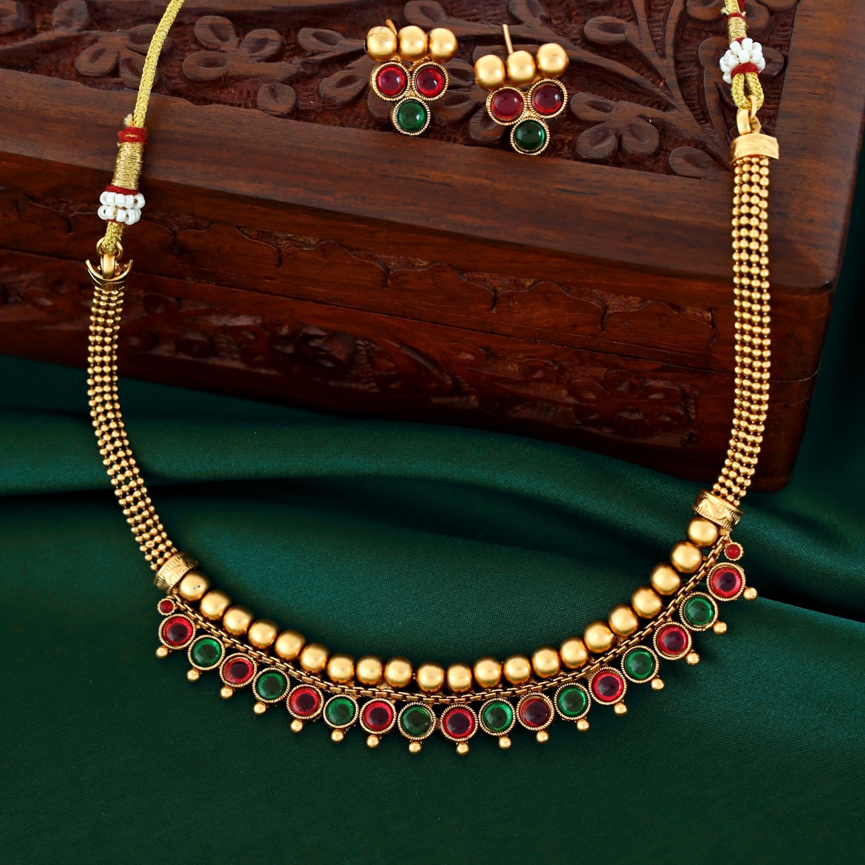 Aayushi Kemp Stone Short Neckpiece With Earring