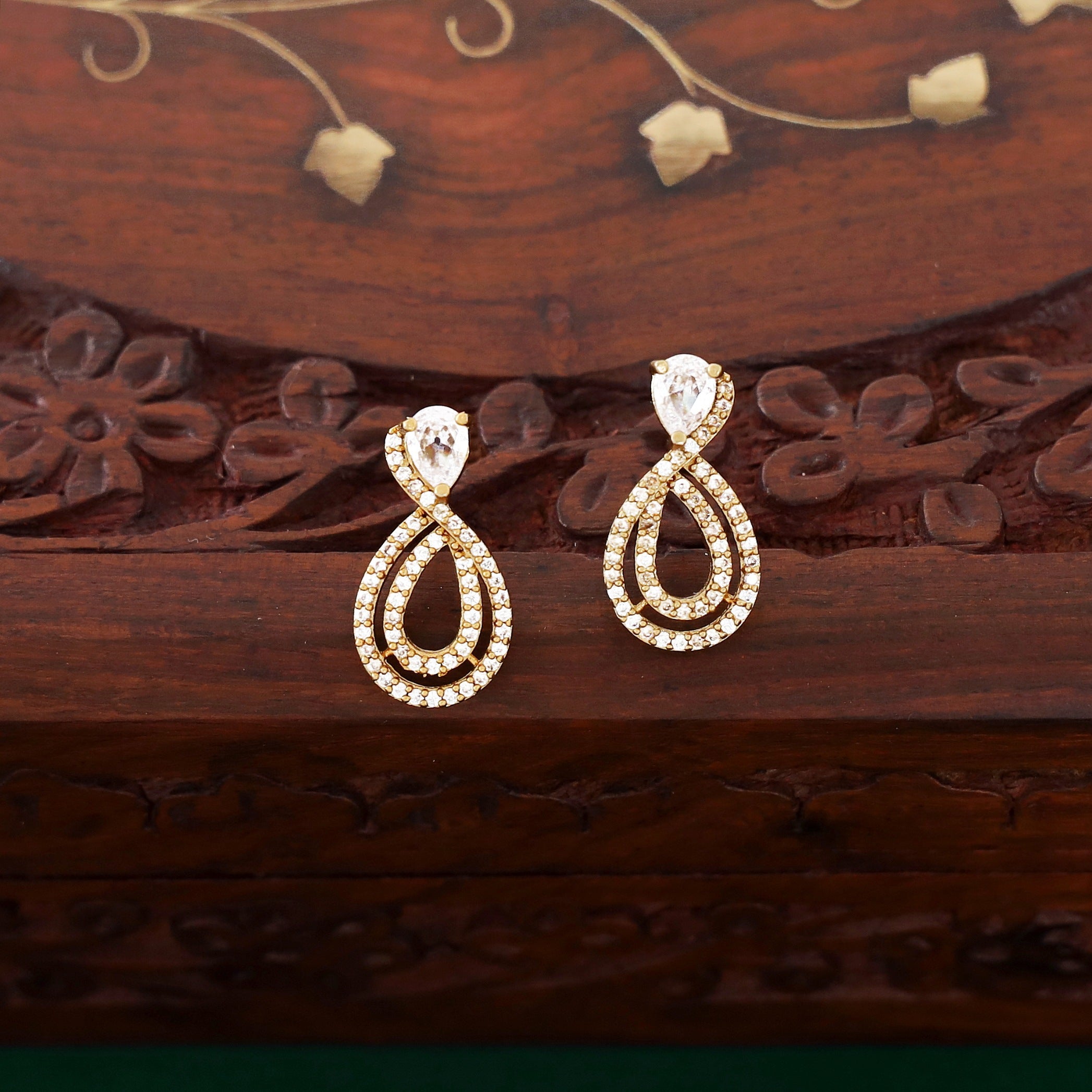 Rashmika AD Stone Triangular Neckpiece with Earring