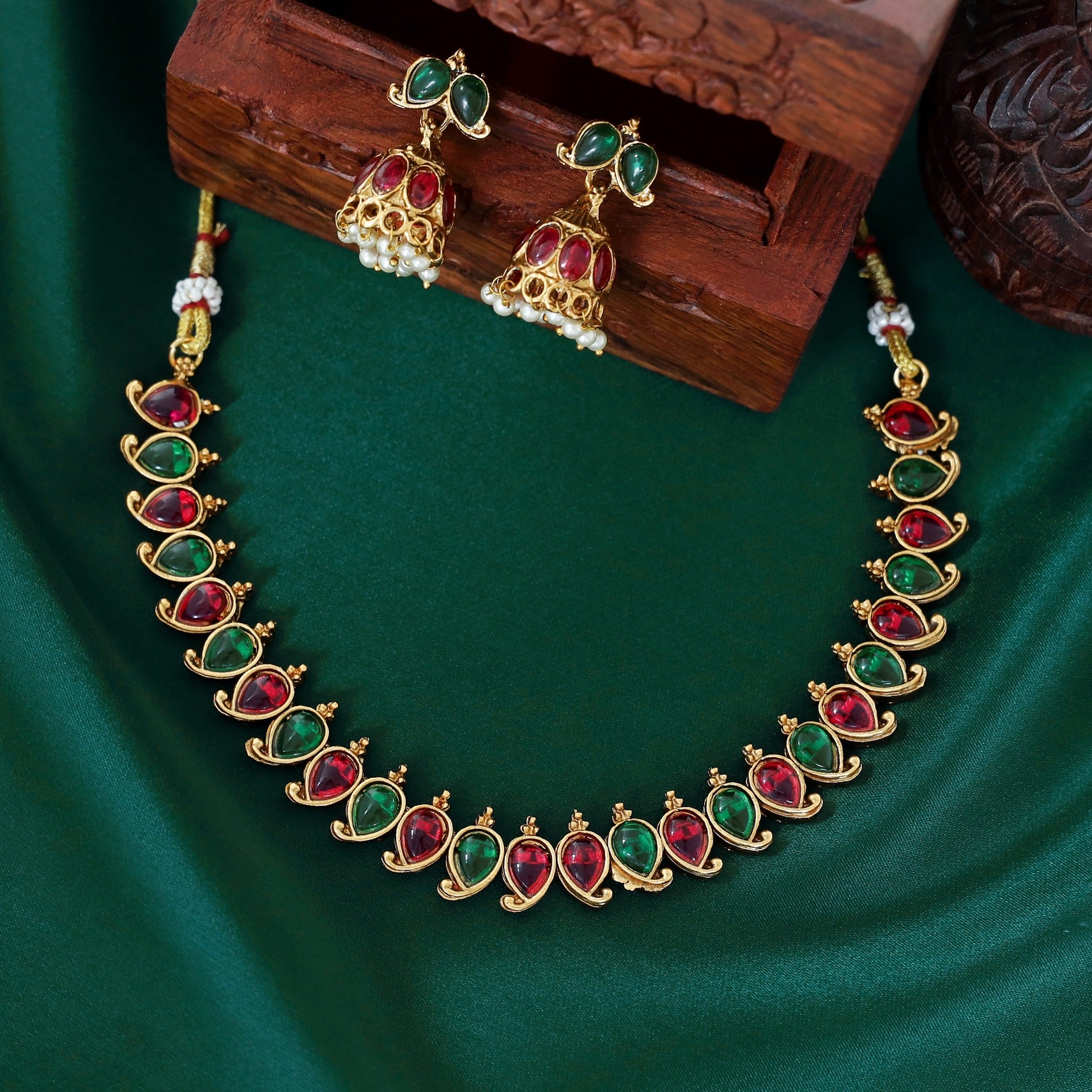 Tanishi Mango Stone Short Neckpiece With Jhumka