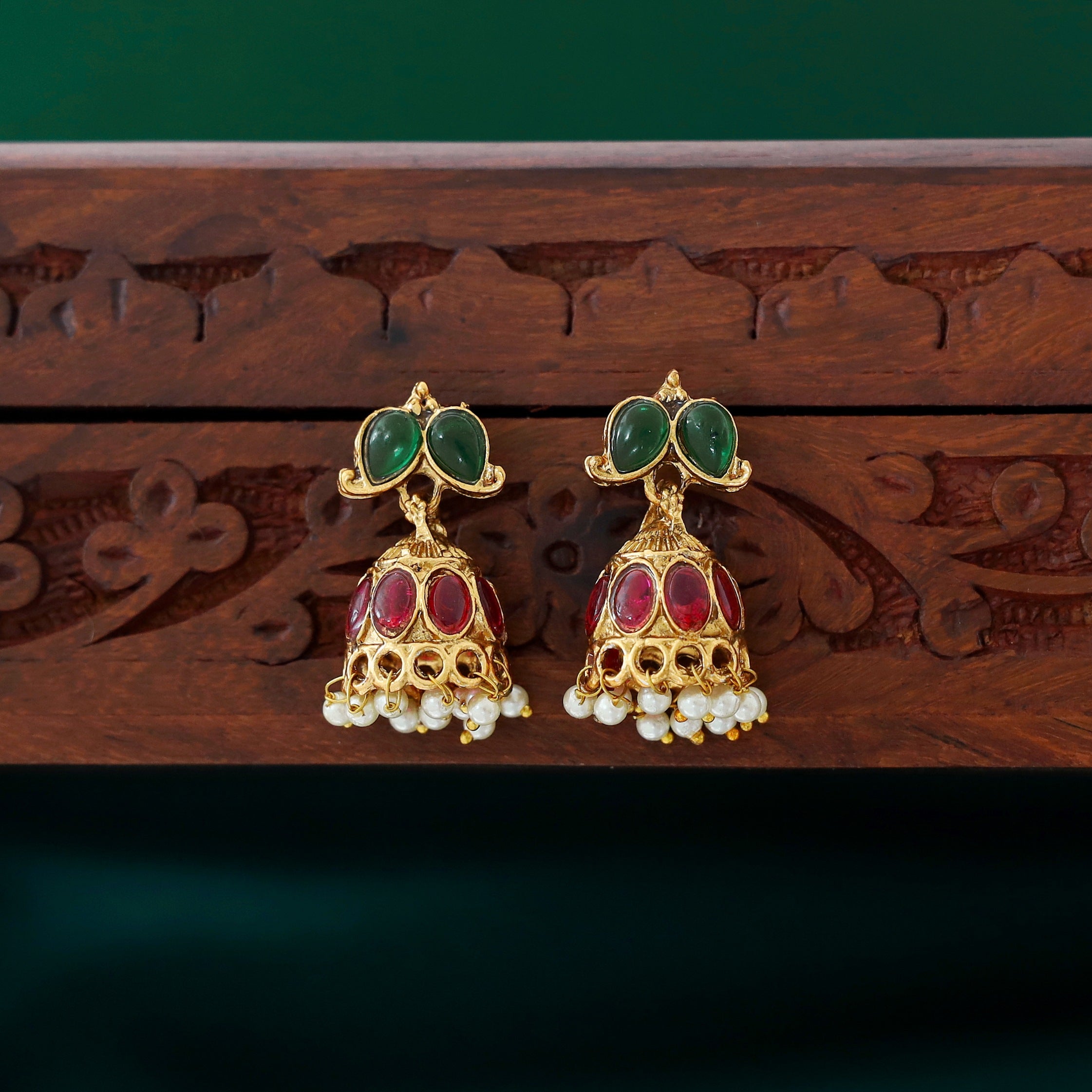 Tanishi Mango Stone Short Neckpiece With Jhumka