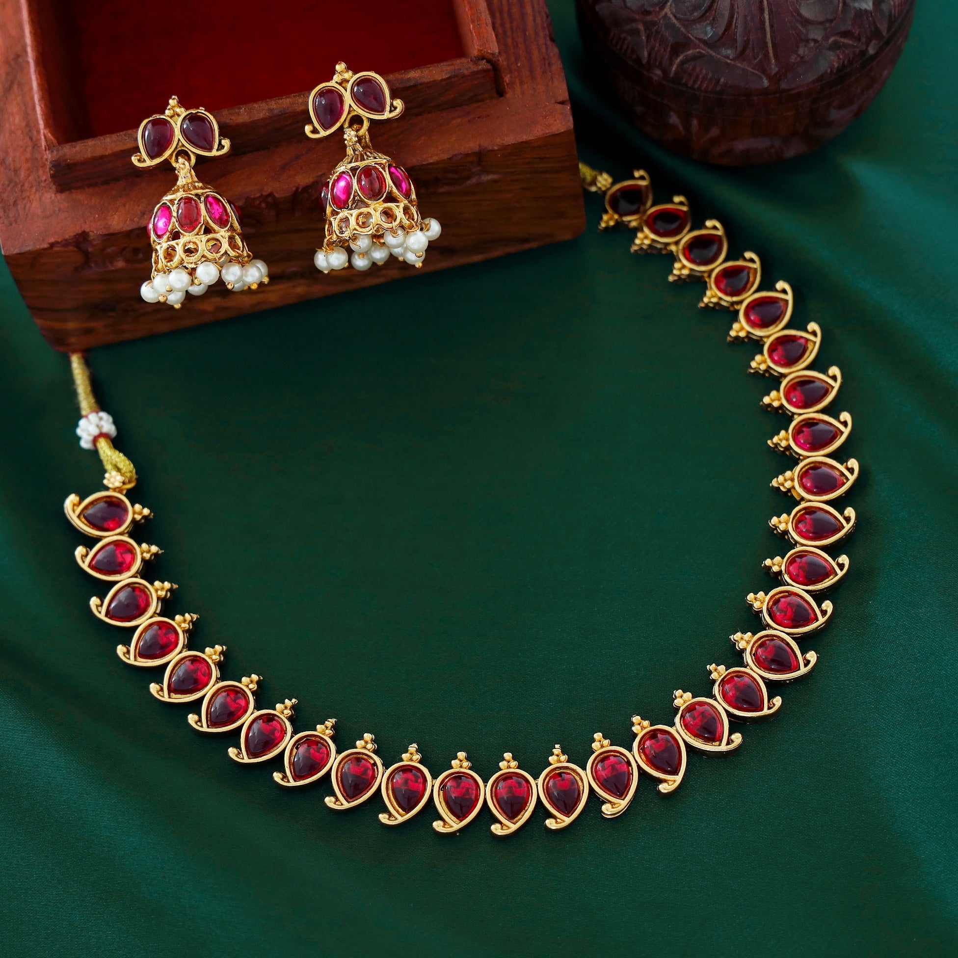 Tanishi Mango Stone Short Neckpiece With Jhumka