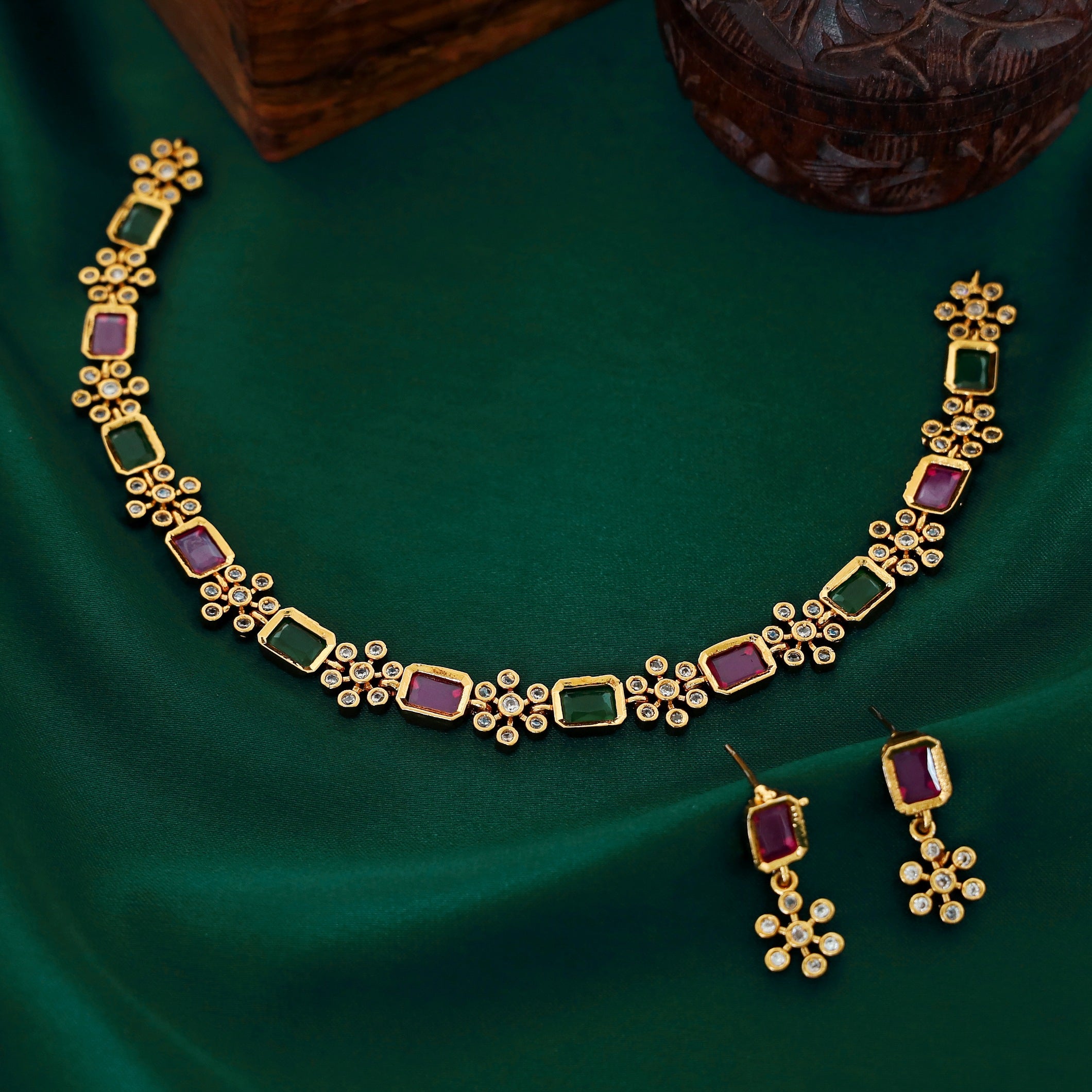 Gitashri Multicolourd Short Neckpiece With Earring