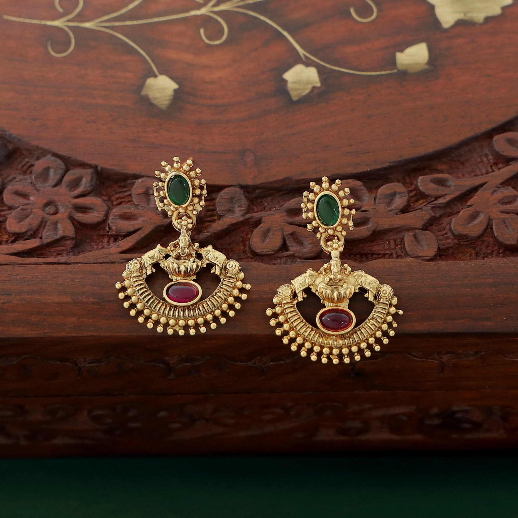 Traditional Airavat + Laxmi Short Neckpiece With Earring