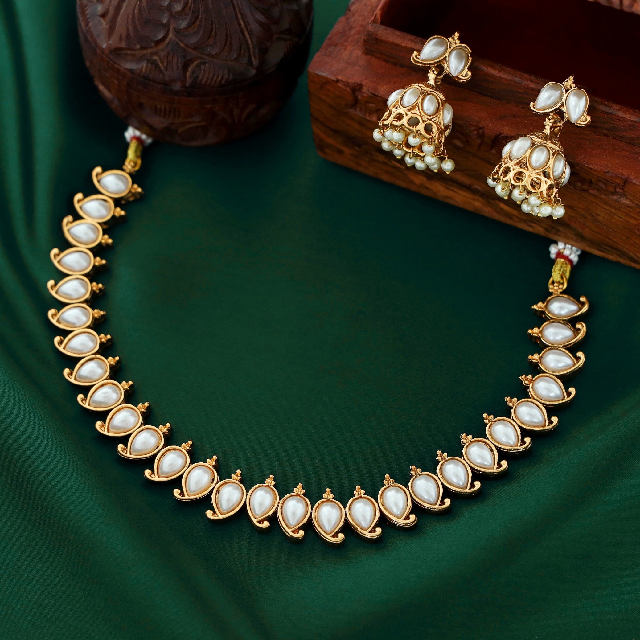 Tanishi Mango Stone Short Neckpiece With Jhumka