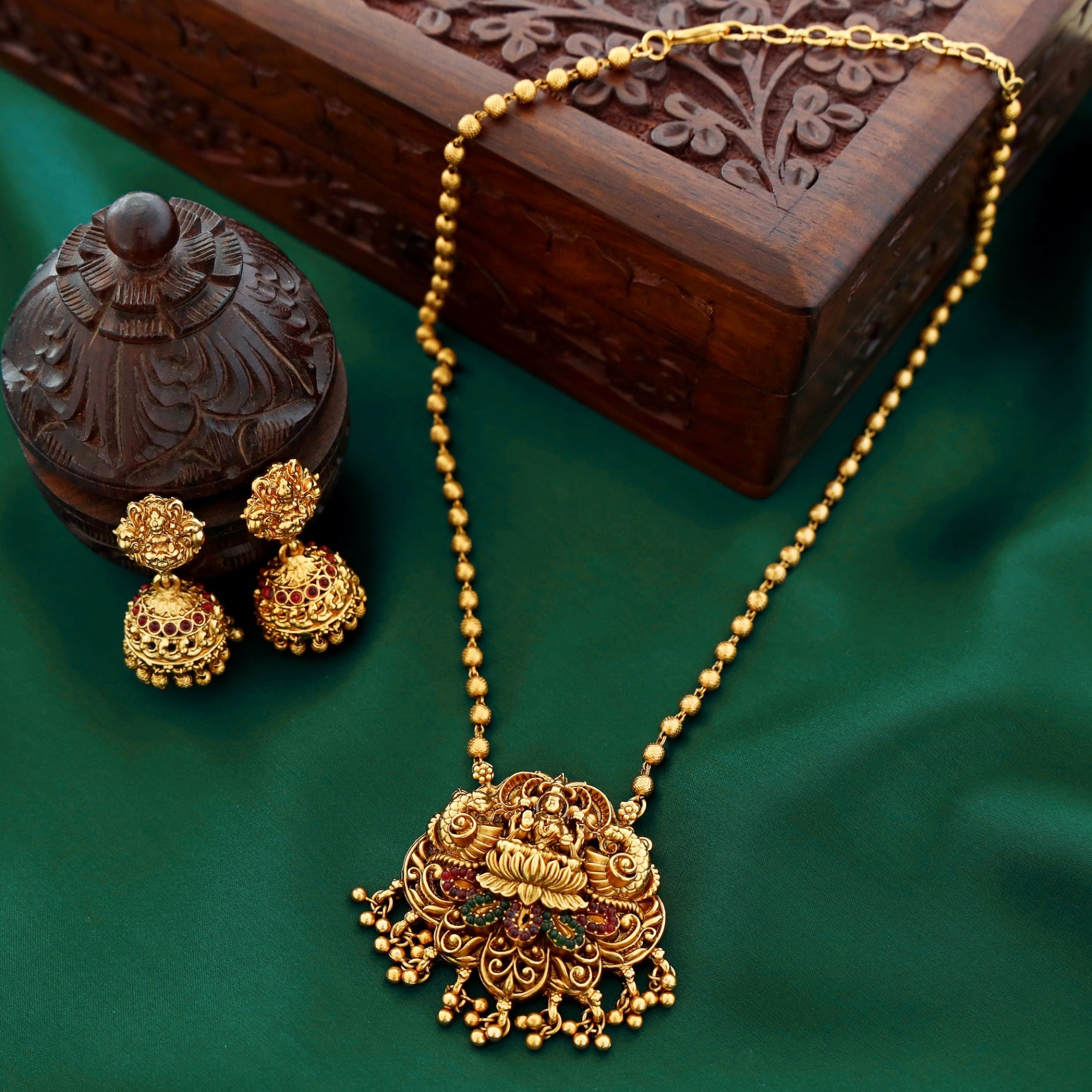 Aaradhya Lakshmi Neckpiece With Jhumka