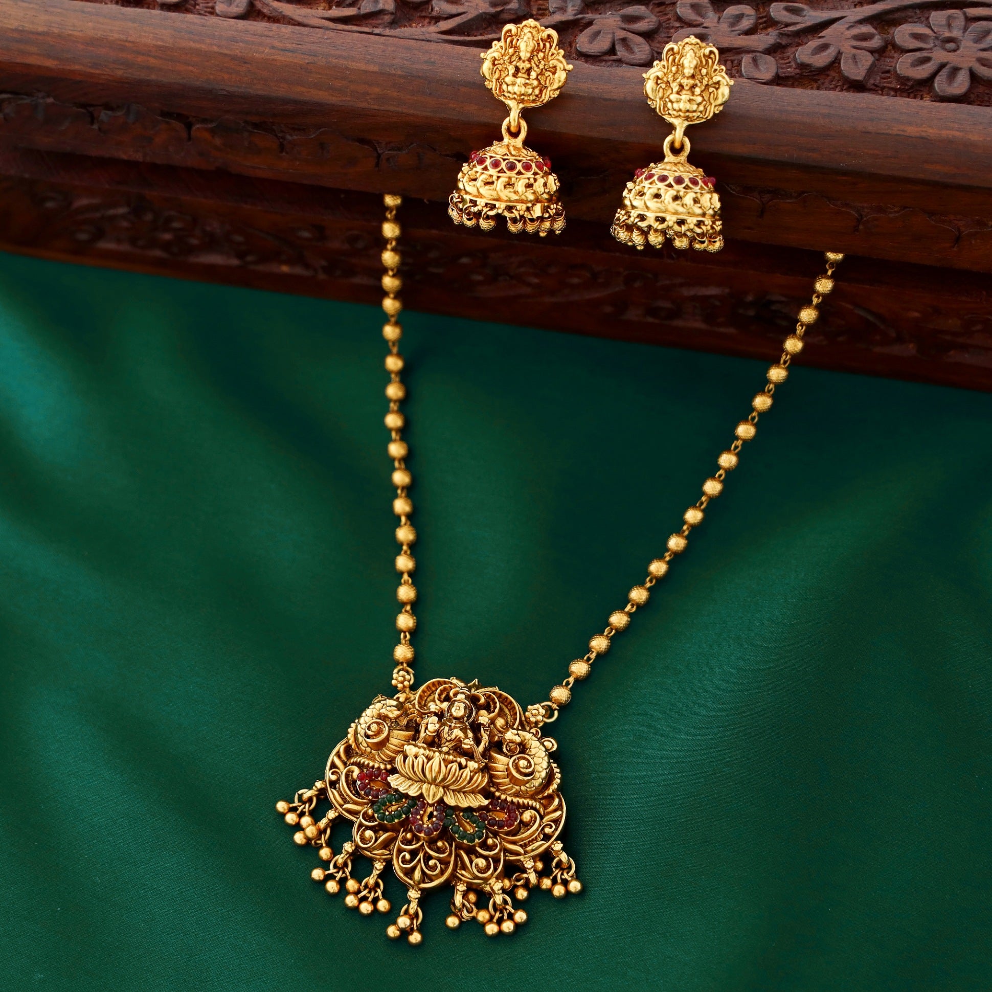Aaradhya Lakshmi Neckpiece With Jhumka