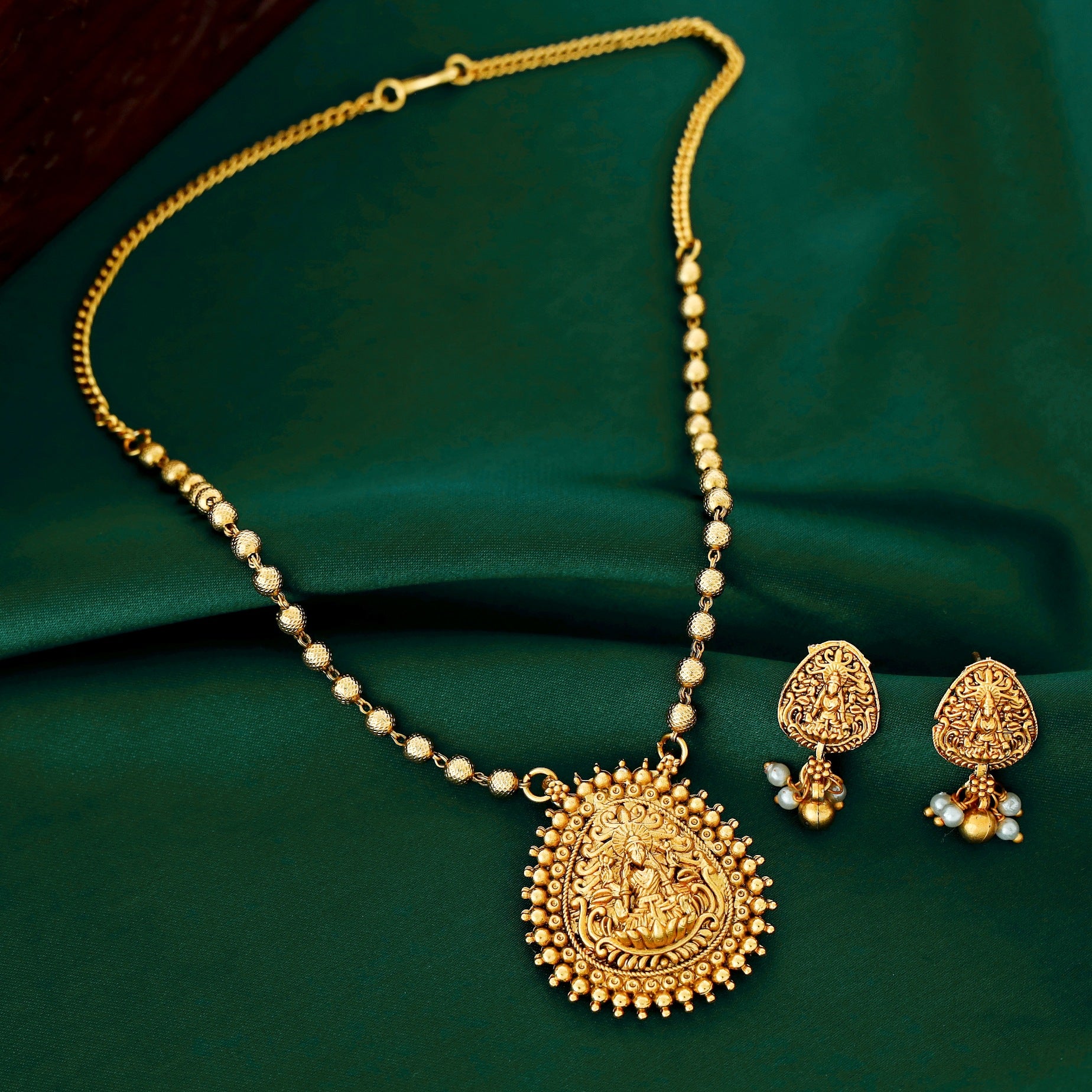 Yashaswini Lakshmi Neckpiece With Earring
