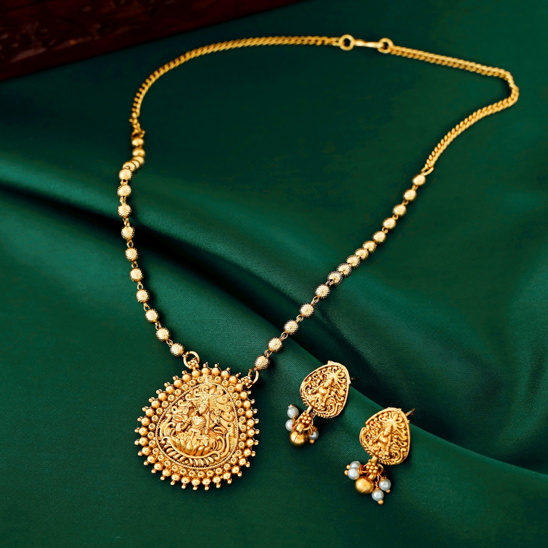 Yashaswini Lakshmi Neckpiece With Earring