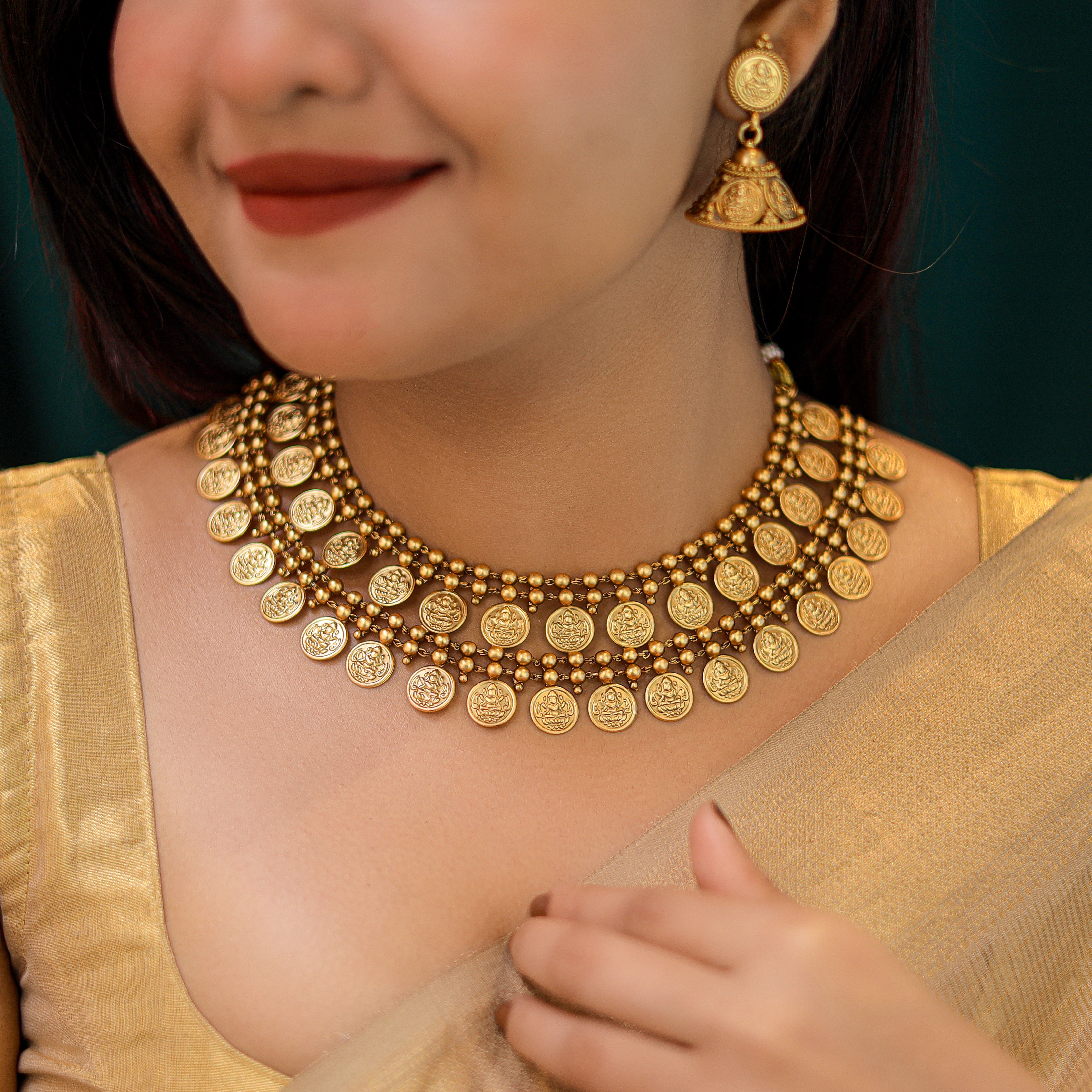 Aarohi Golden Kashi Neckpiece With Earring